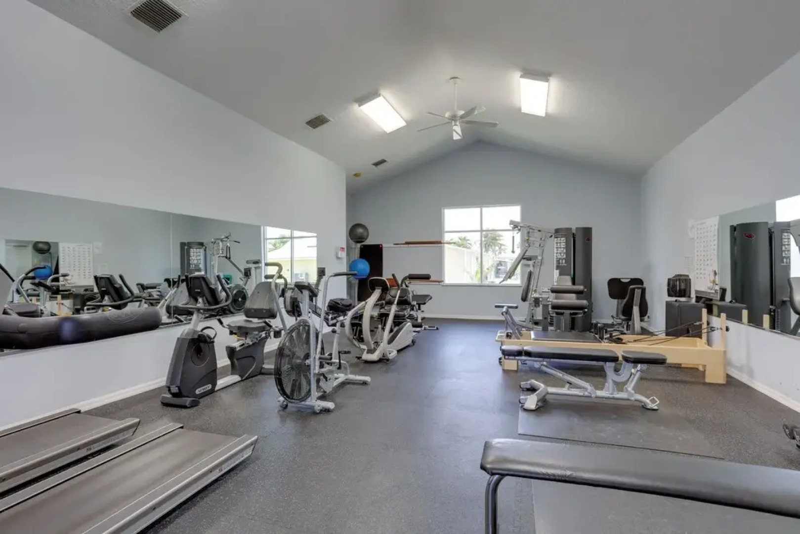 Cozy Jensen Beach Home: Pool Access, Walk to Beach