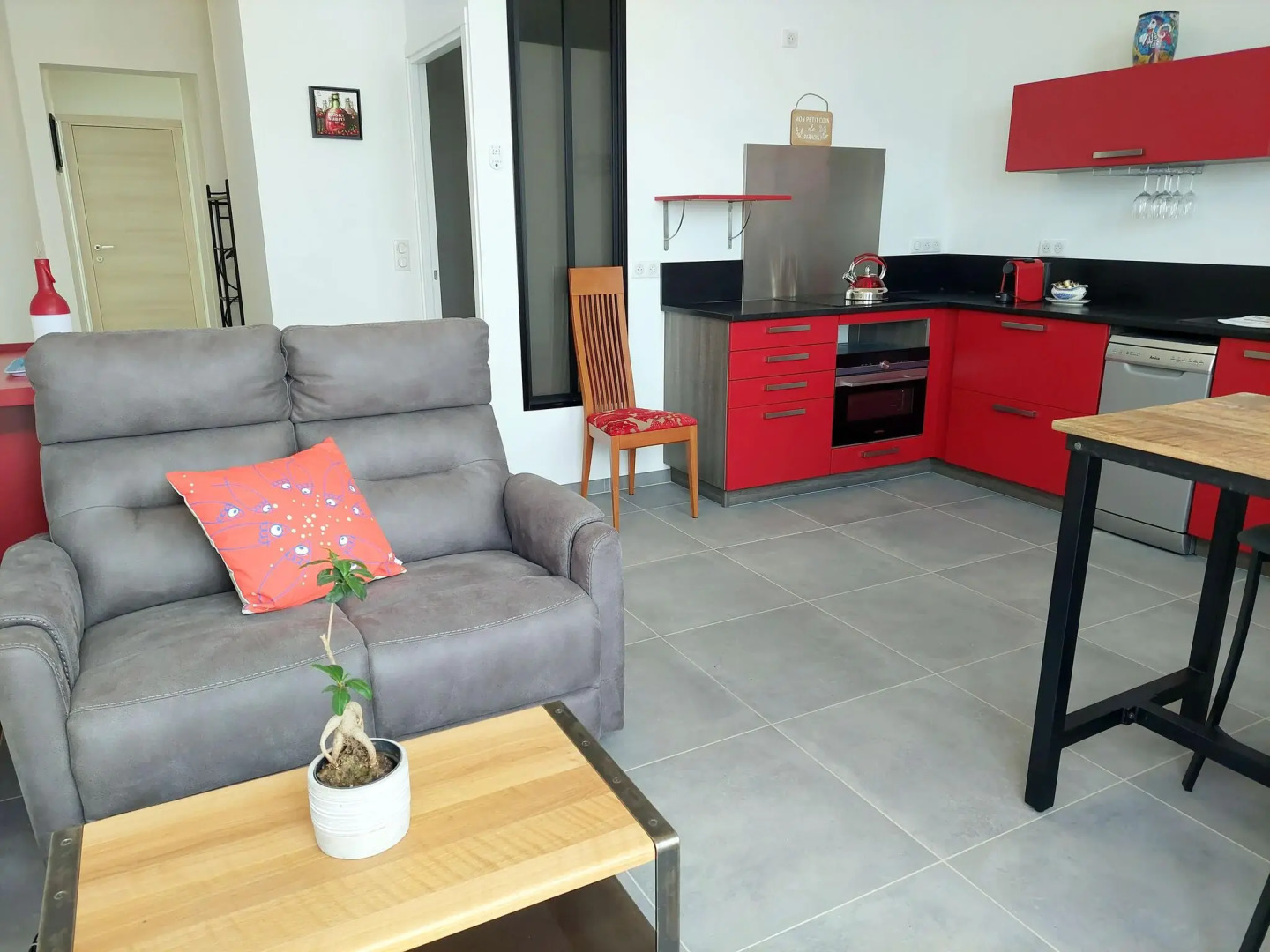 Apartment in top location, sea view, direct access to the beach, Plonévez-Porzay