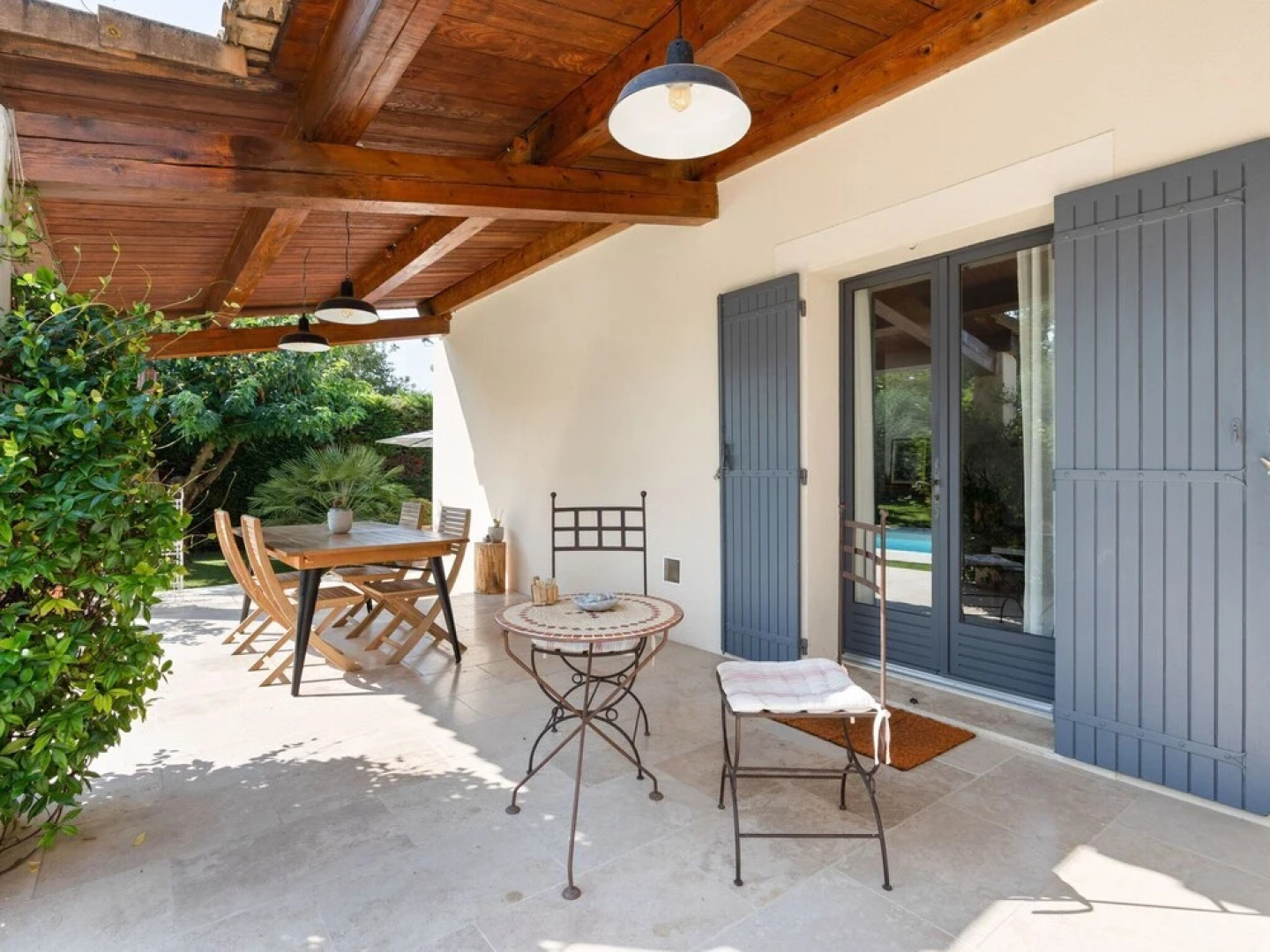 Luxury Modern Villa With Private Pool and Enclosed Garden in the Heart of the Vaucluse