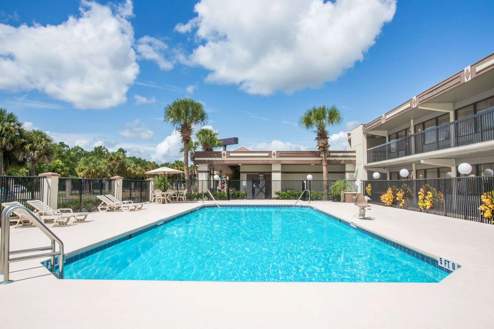 Travelodge by Wyndham Deltona