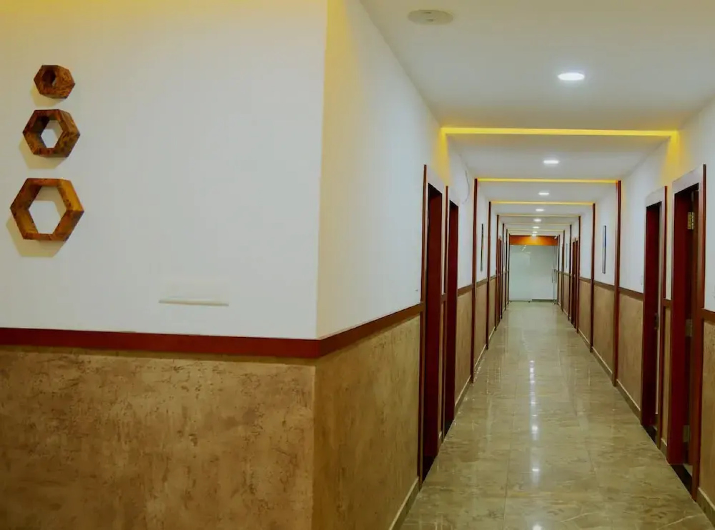 Kgees- HillTown Hotel