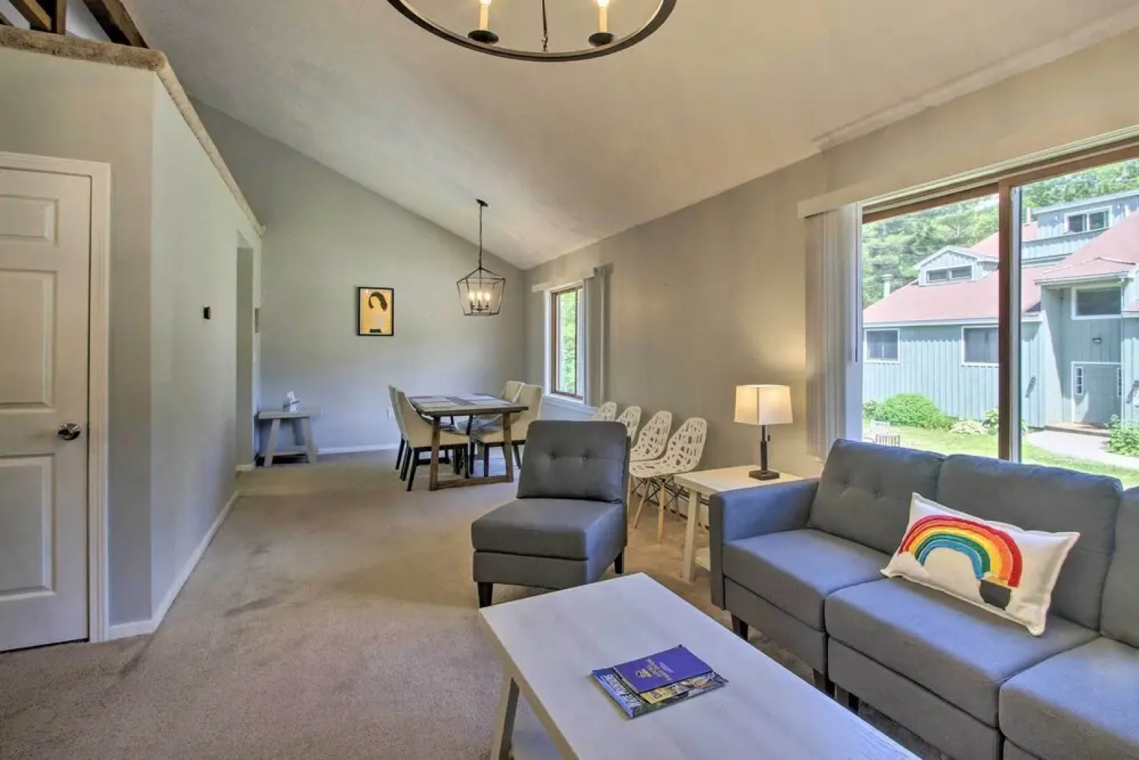 Chic Resort Condo ~ 1 Mi to Attitash Mountain!