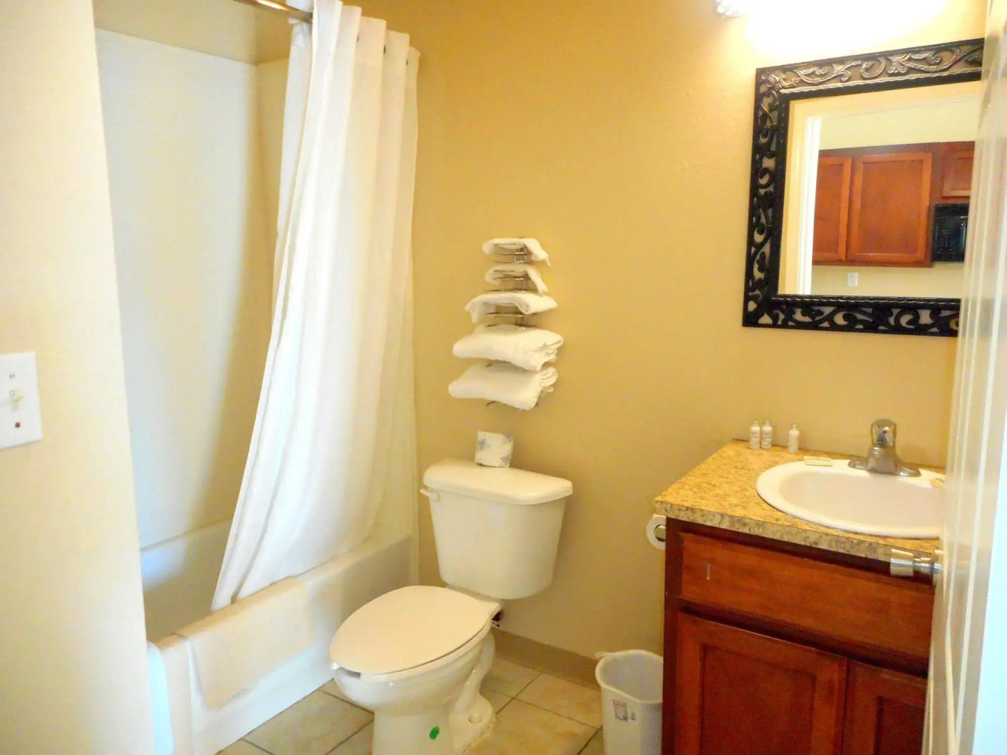 Crossroads Inn & Suites