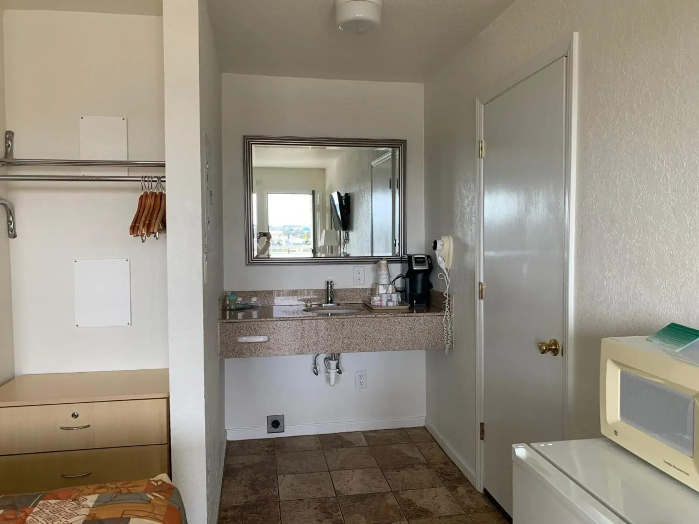 Seahorse Inn and Cottages