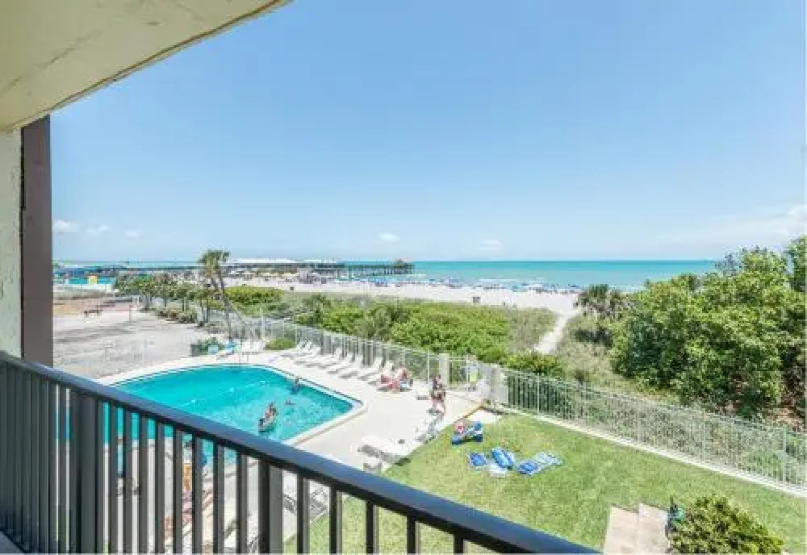 Chateau by the Sea - Happy Palm Stays