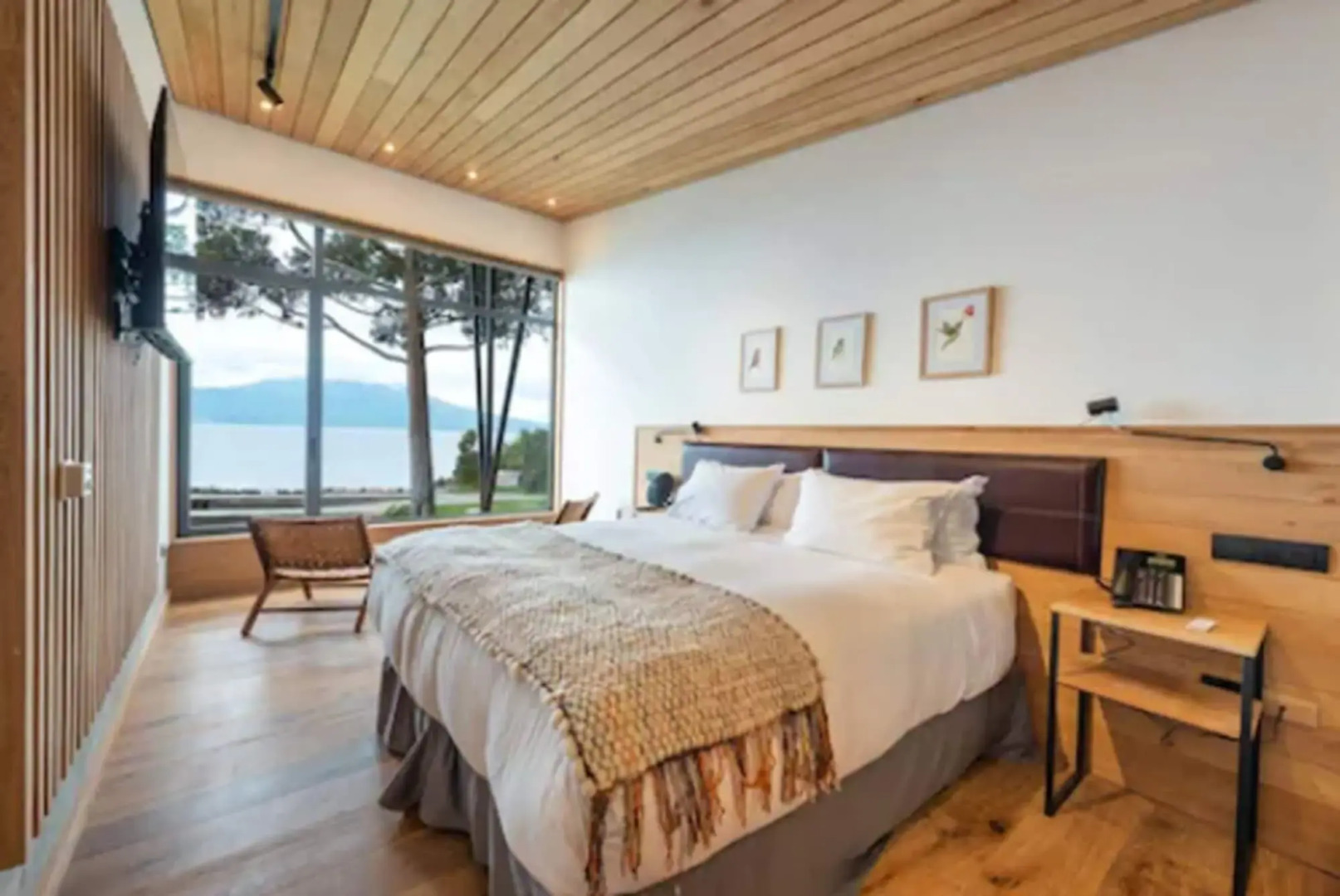 Hotel AWA Puerto Varas