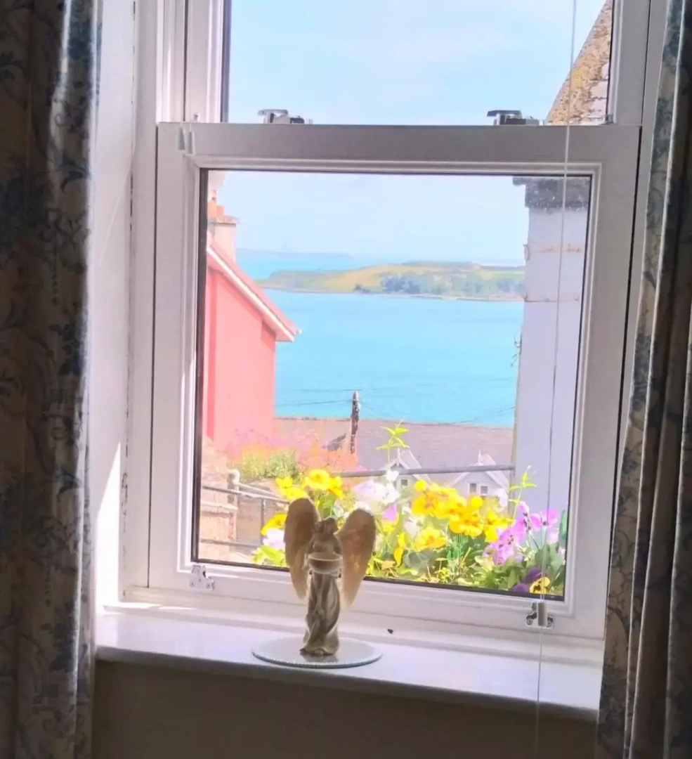 Sea View Cottage, 2 double bedrooms with stunning views