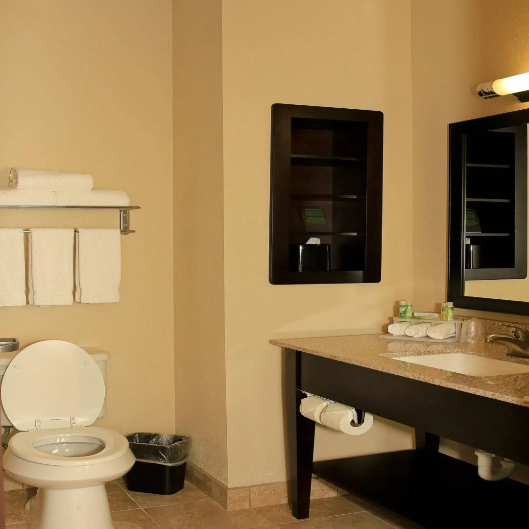 Holiday Inn Express & Suites Floresville by IHG