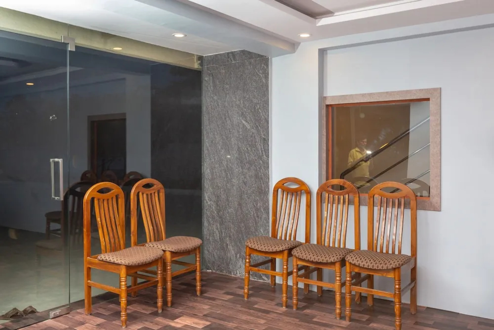 OYO 22105 Hotel Half Moon Inn