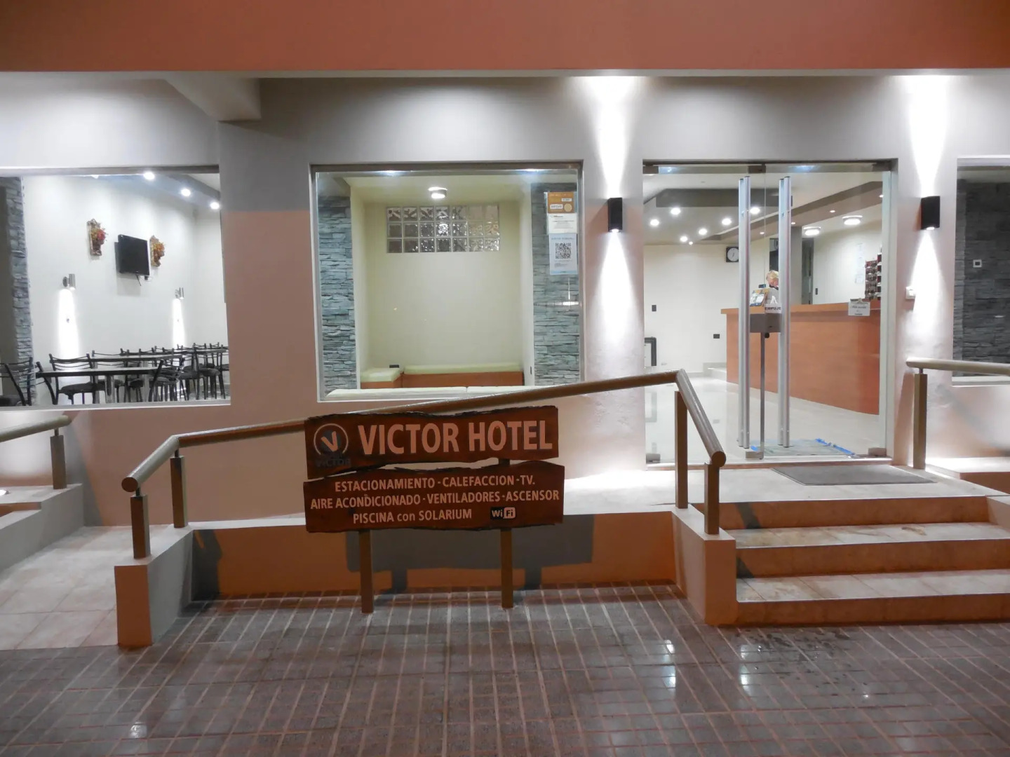 Victor Hotel