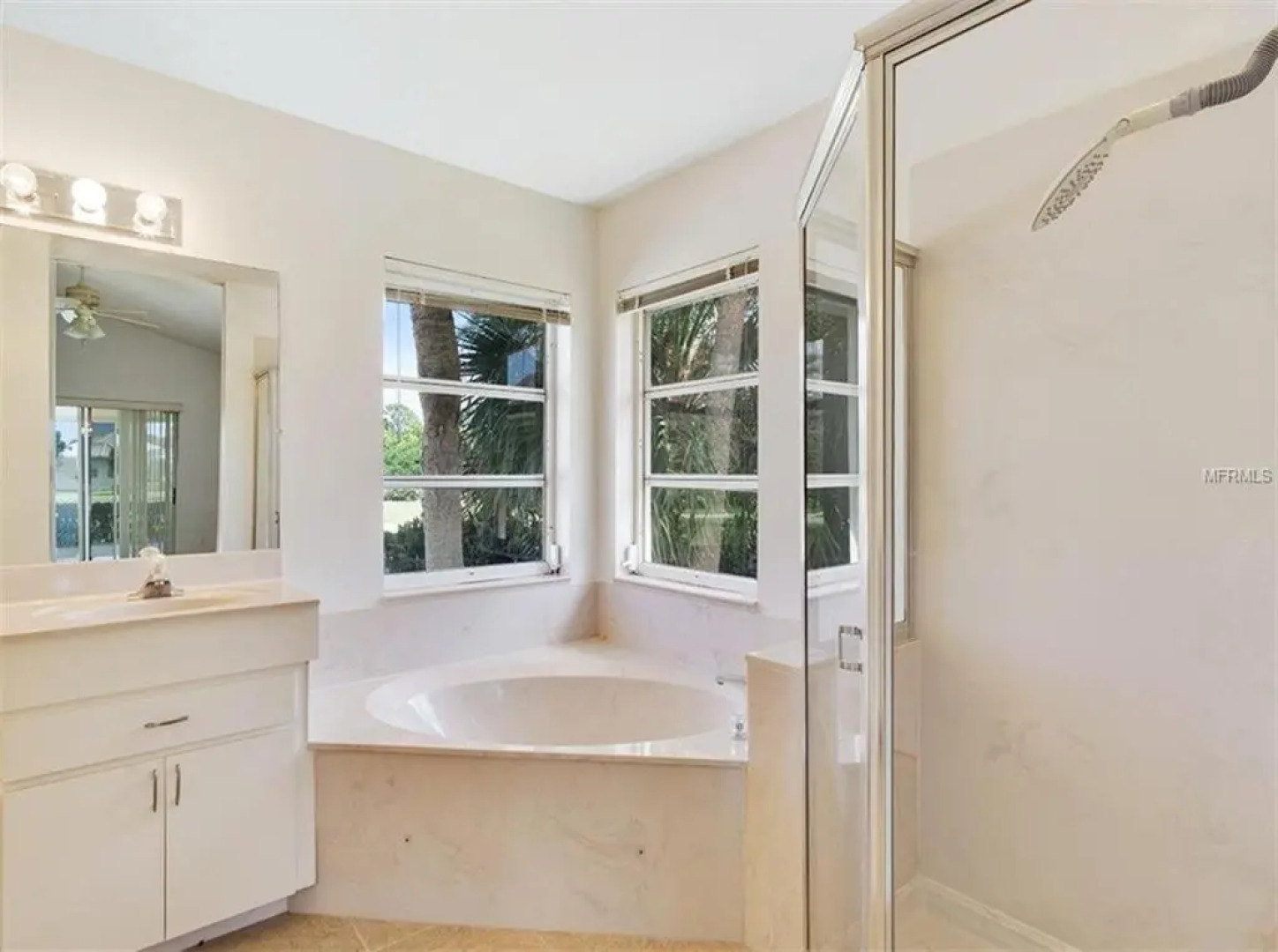 Tropical Cape Haze - Private Villa with heated pool - sleeps 6