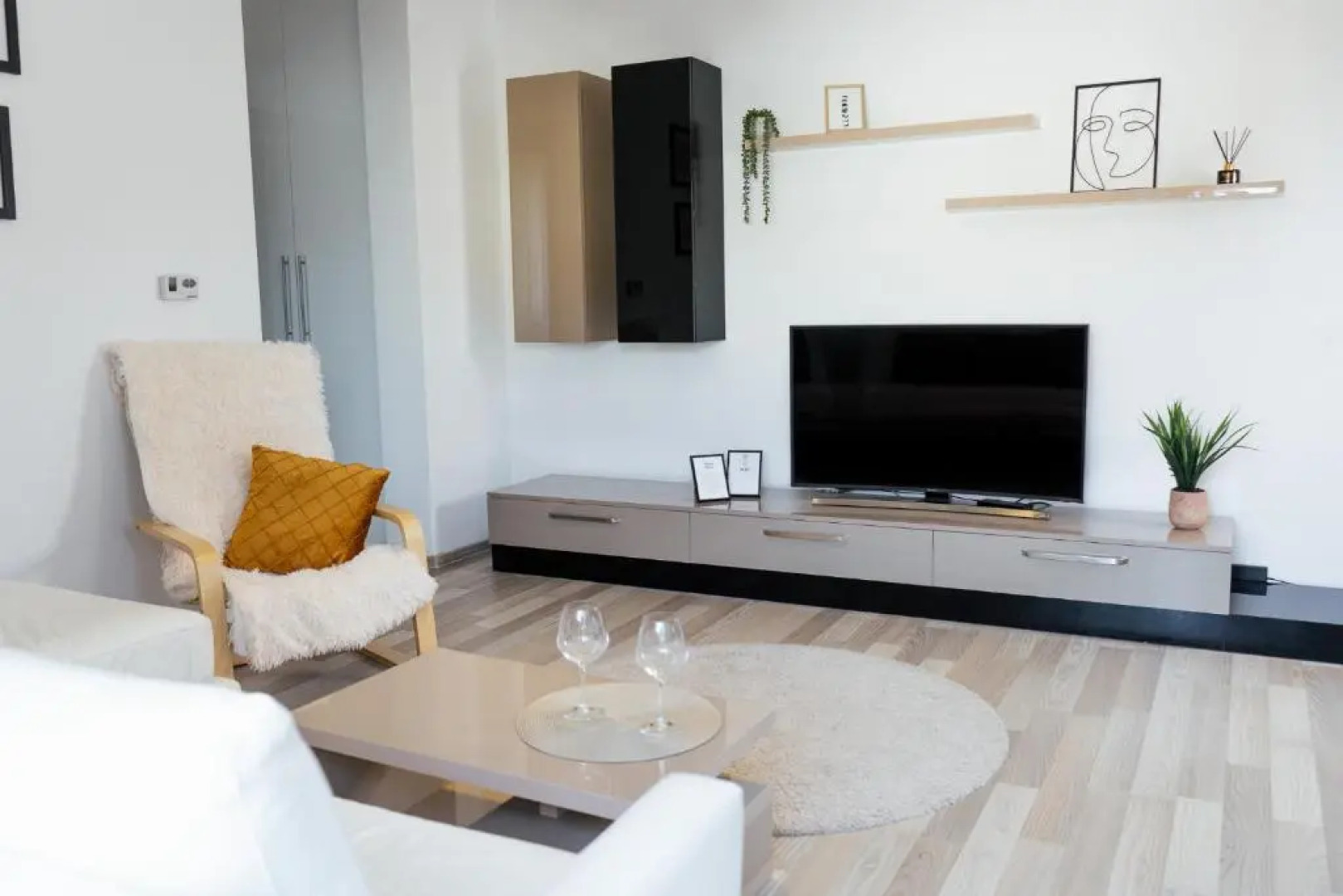 Luxury Apartment with Private Parking