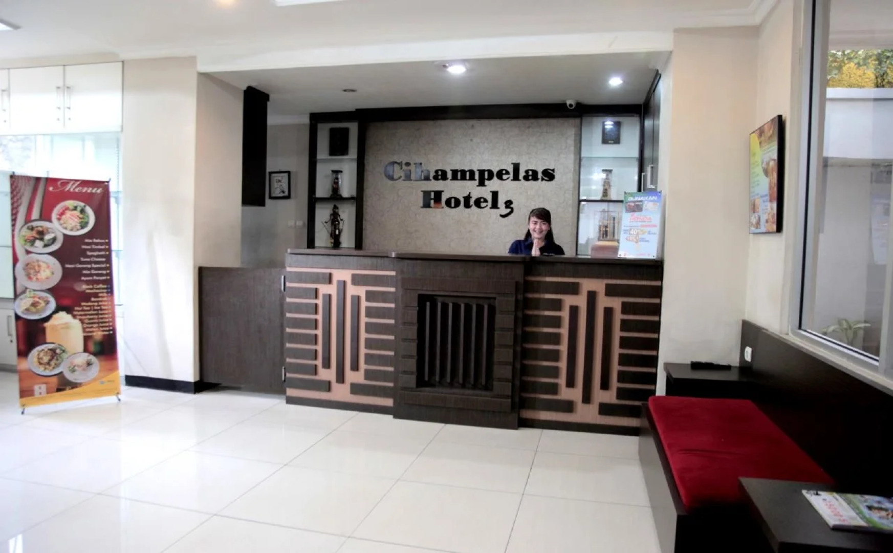 RedDoorz Plus @ Point Phila Cihampelas