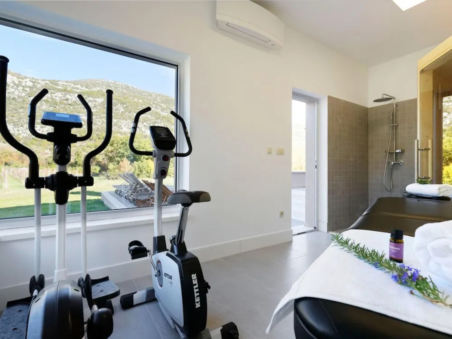 Villa in Zupa With Infinity Pool & Biokovo Views