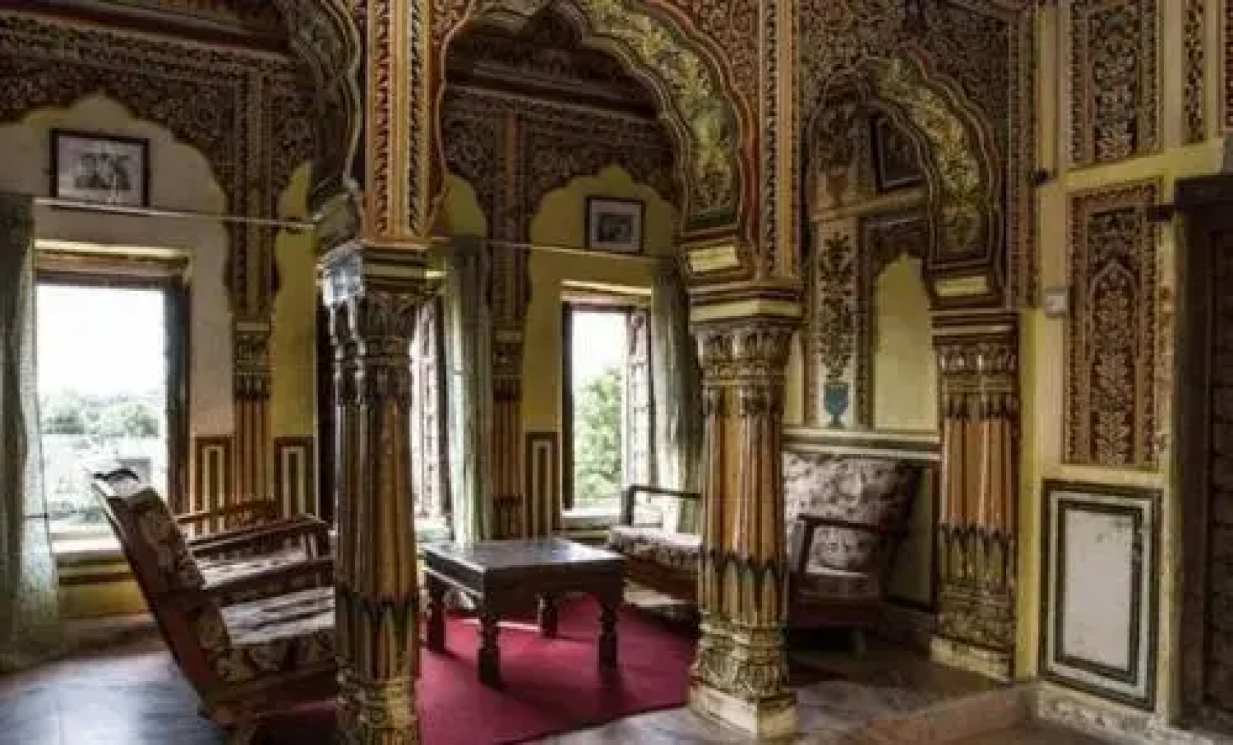 Narayan Niwas Castle