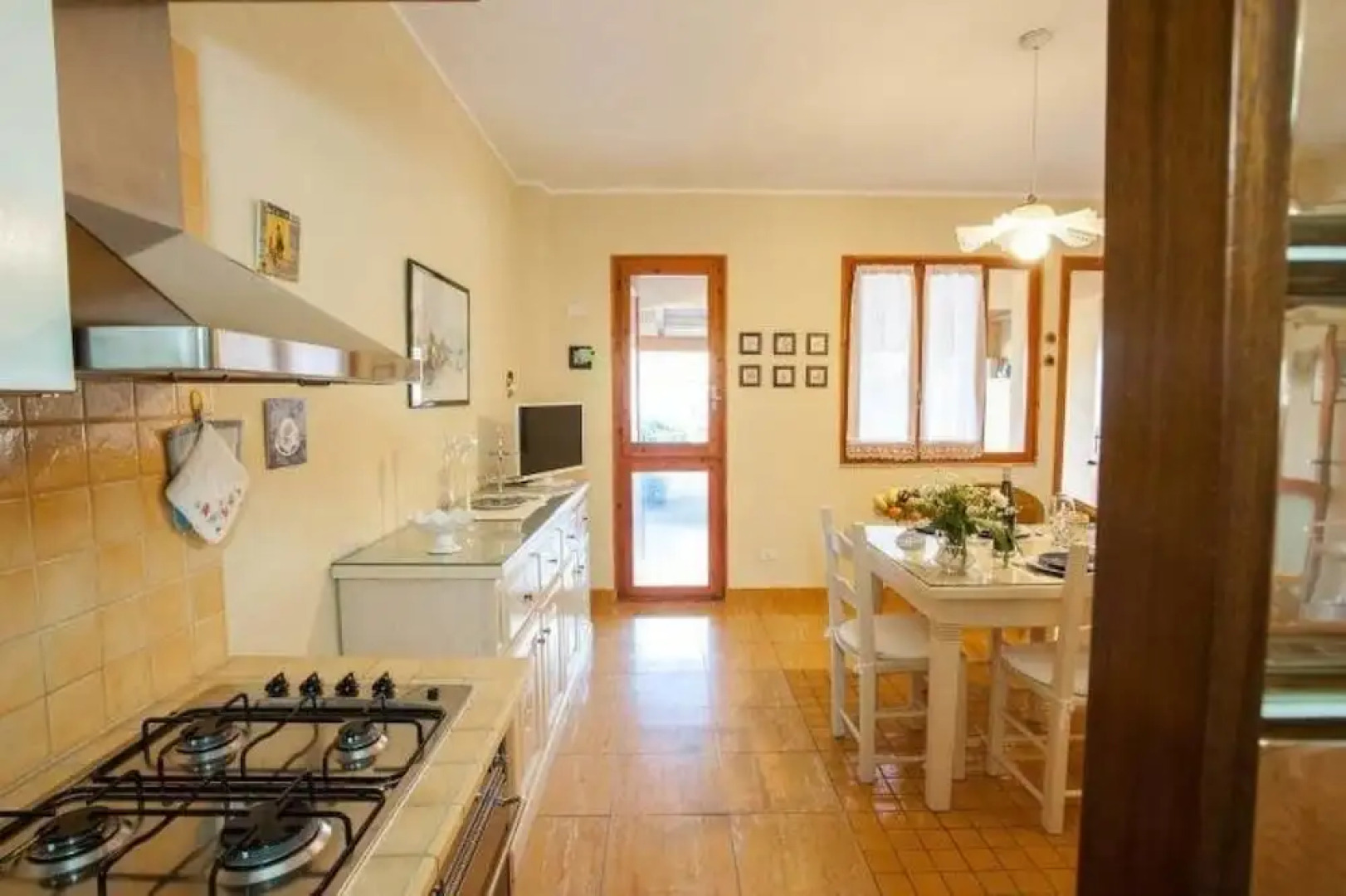 Strelitzia Holiday House