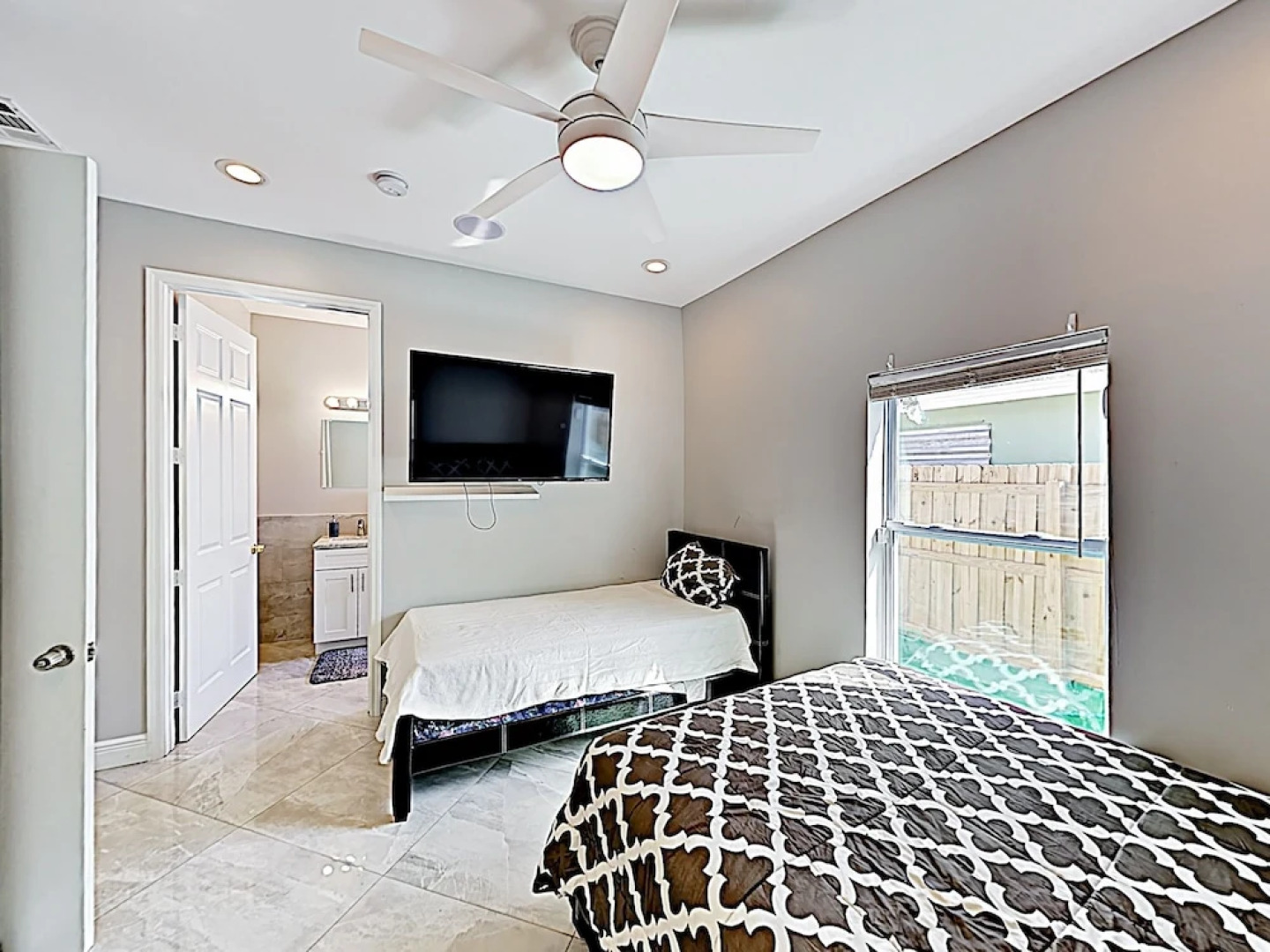 New Listing! Sumptuous Near Beach W/ Pool 3 Bedroom Home