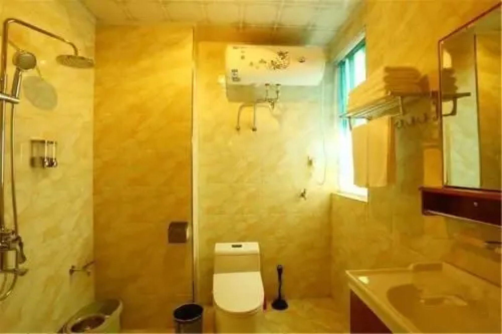 Huazhong Theme Apartment Hotel