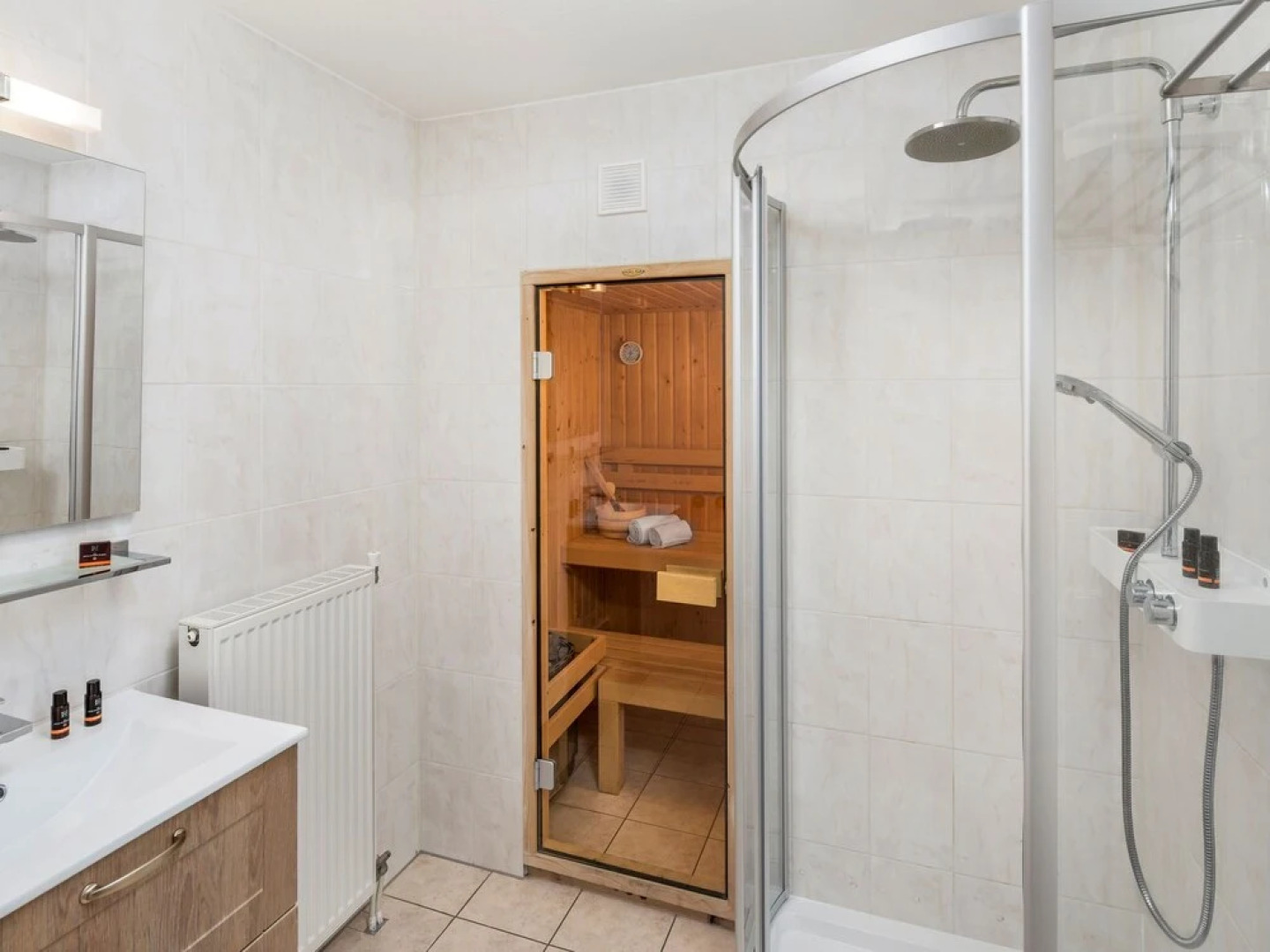 Thatched, Restyled Villa Located in Julianadorp near Sea