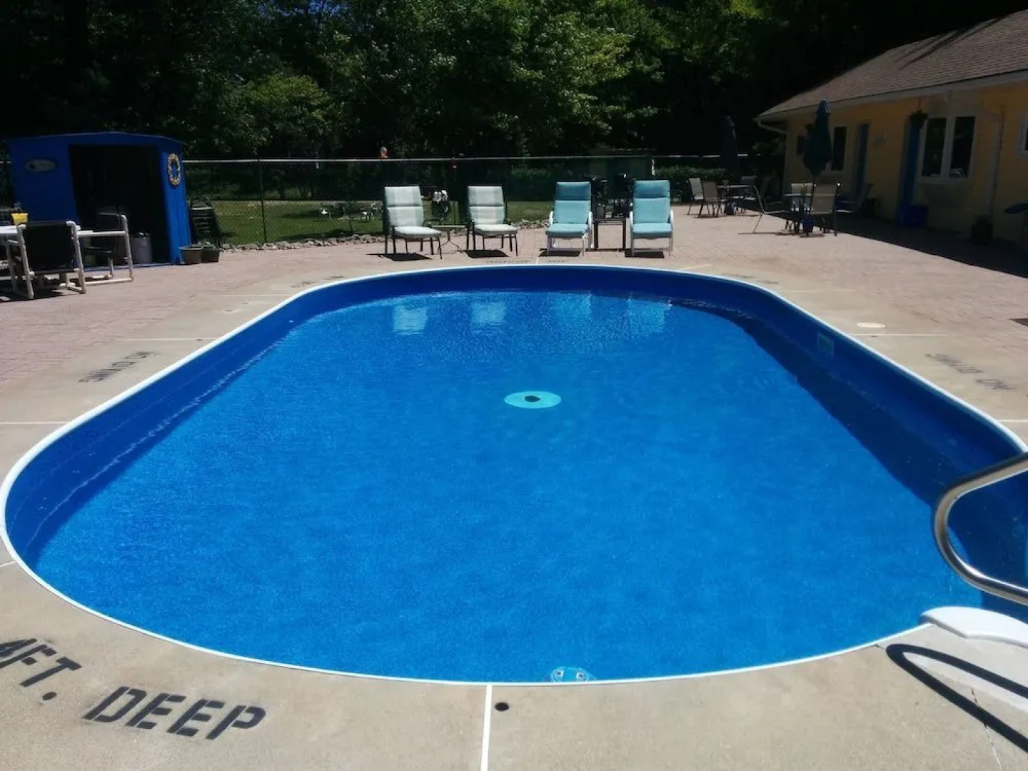 The Pinewood - Adult Getaway by the Lake