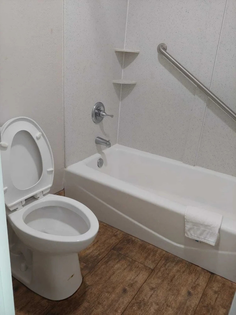 Budgetel Inn & Suites