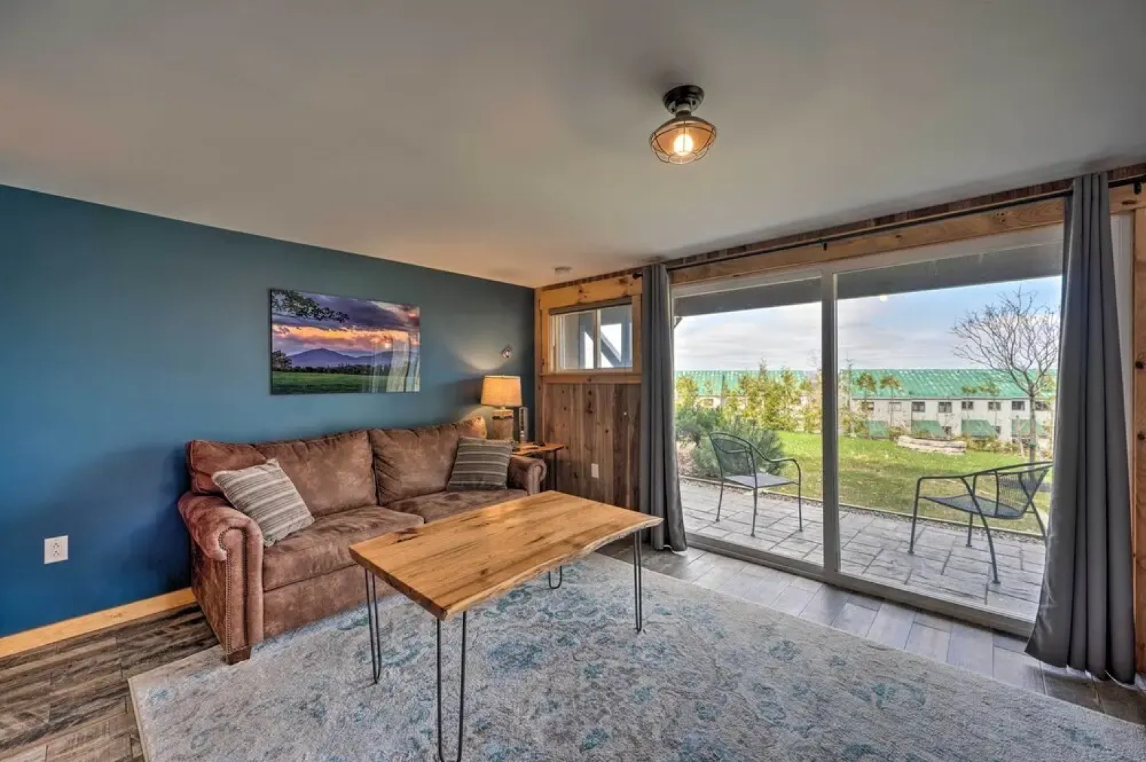 Slopeside Burke Mountain Condo w/ Fireplace!