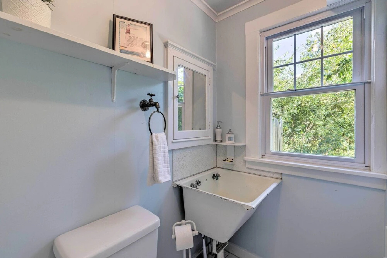 Near Wineries: Historic North Fork Farmhouse!