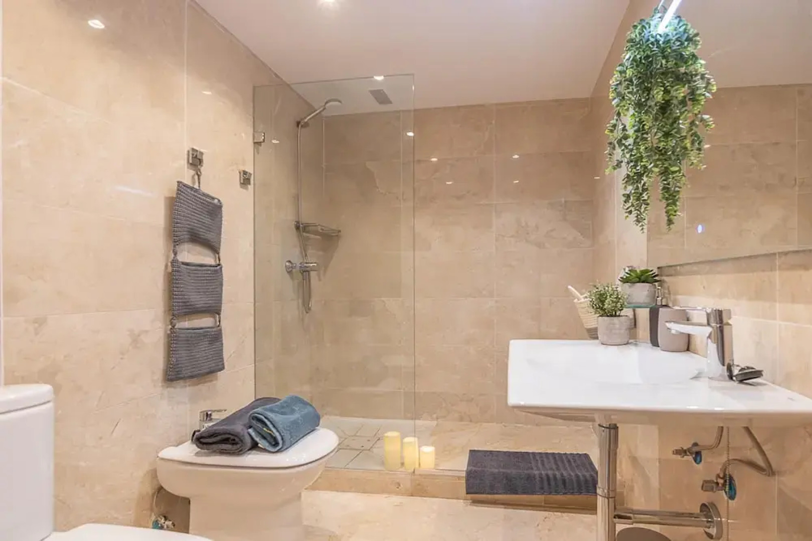 Apt Mairena Forest sea View & Pool