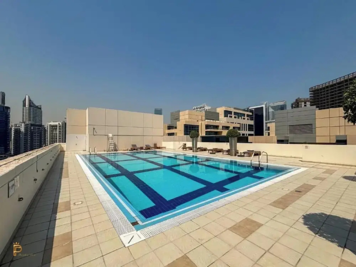 Large Modern 1-Bedroom in Bay Square 9