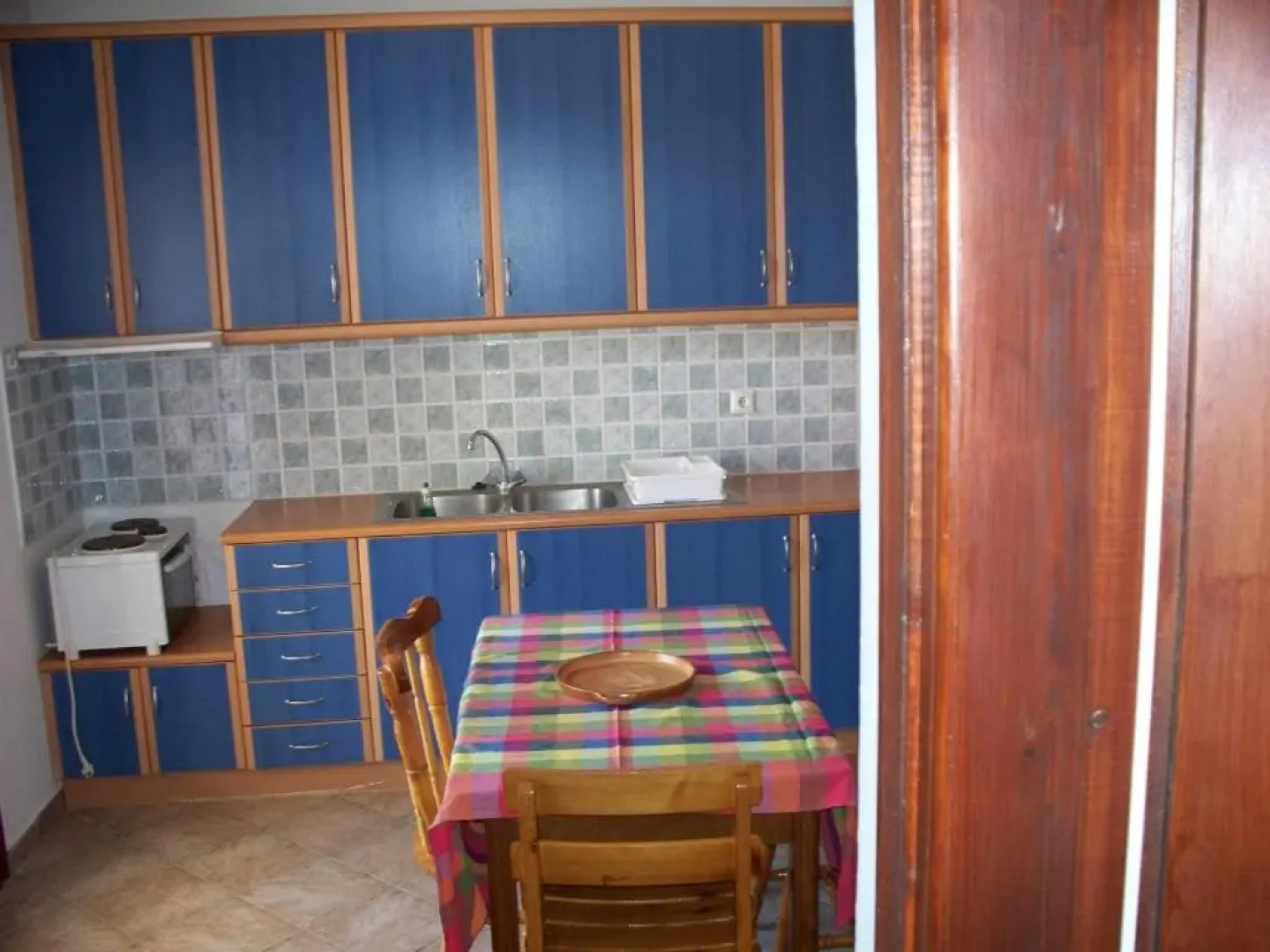 LALAROUS Studios & Apartments