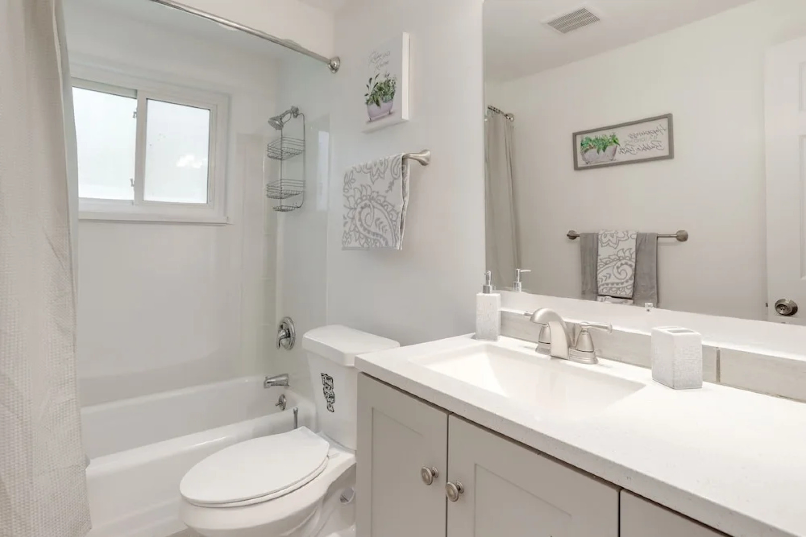 Pet-friendly Lorain Retreat w/ Fenced Yard!