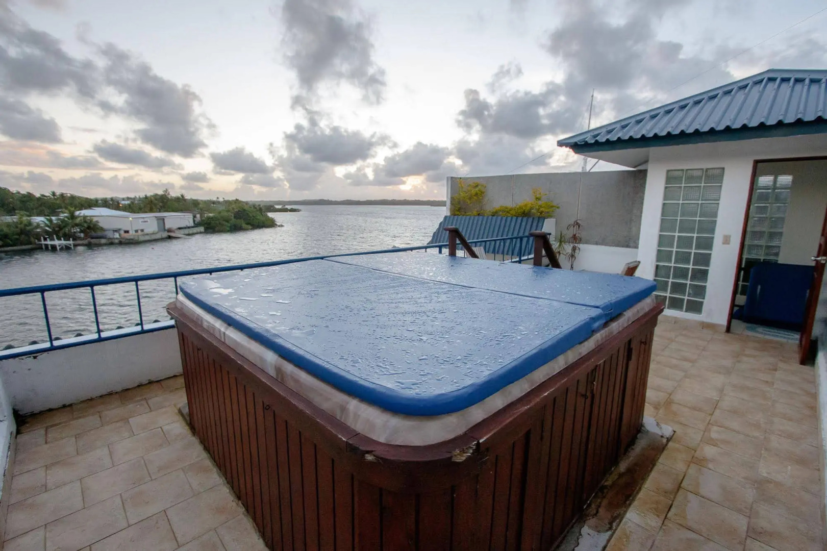 Manta Ray Bay Resort