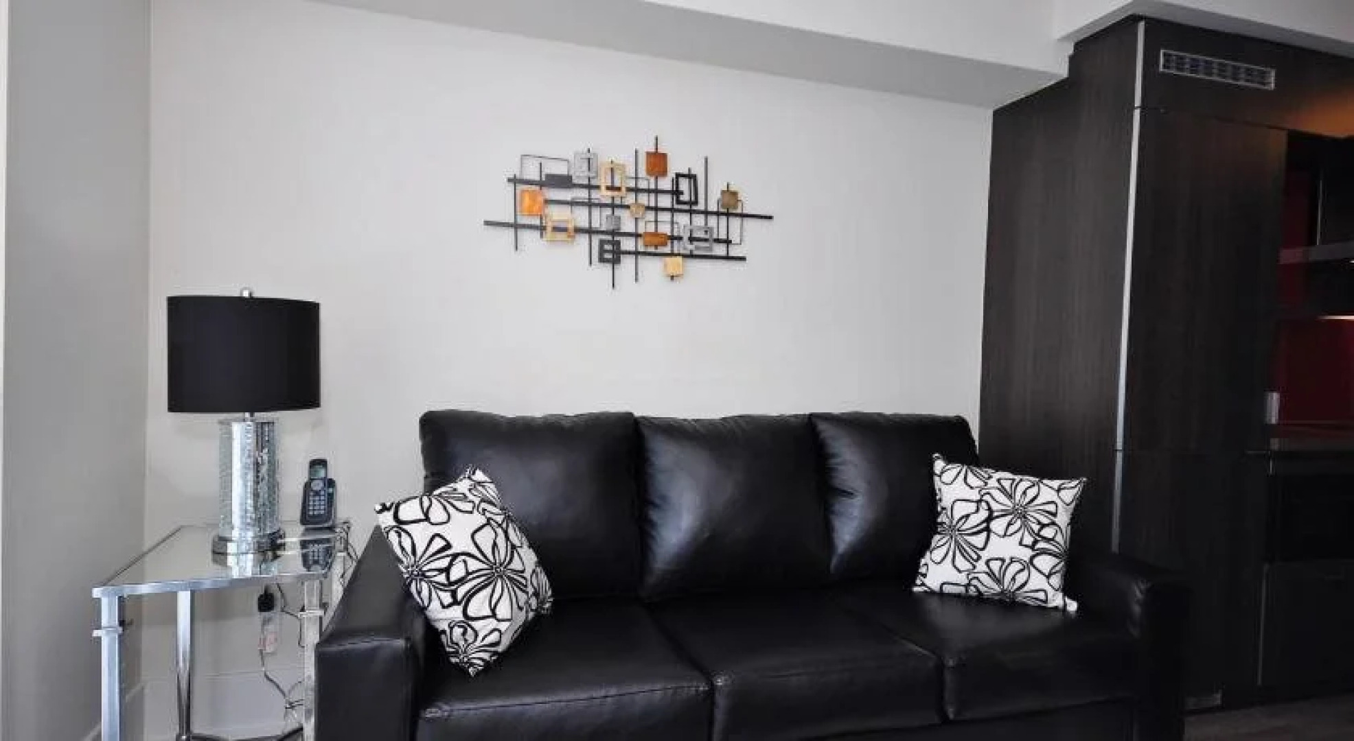 Whitehall Suites - Front Street West