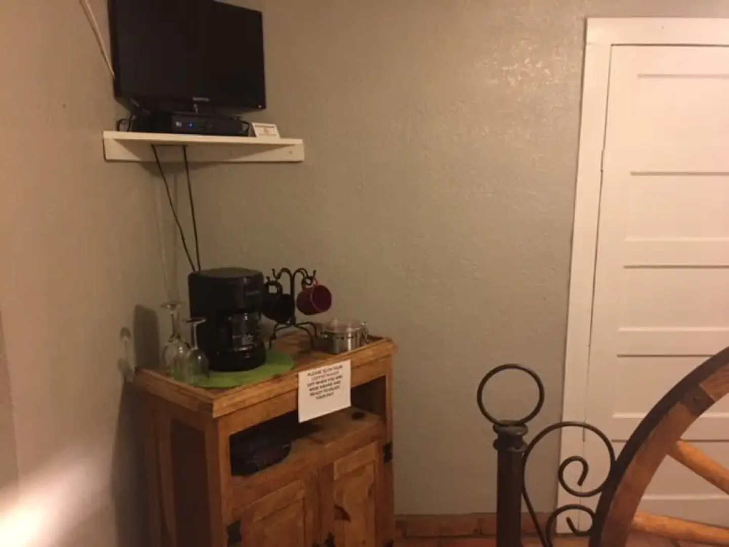 The Historic Leakey Inn