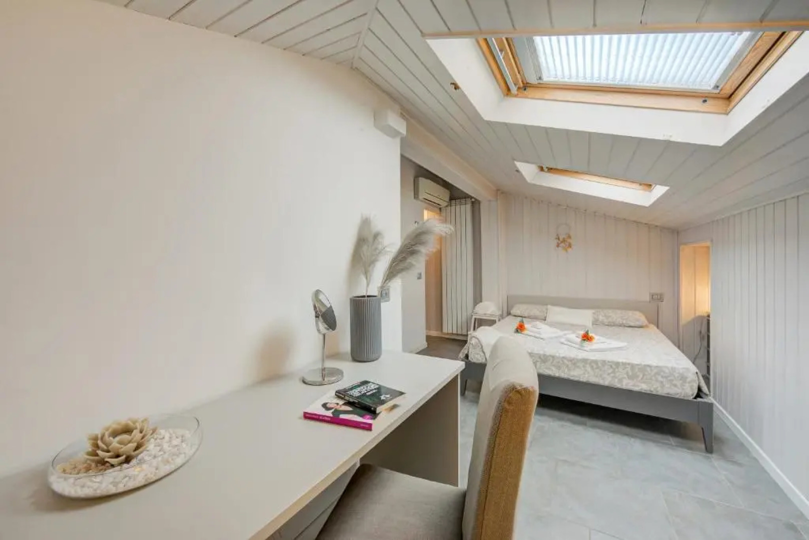 White Paradise Rooftop Stunning Lake View