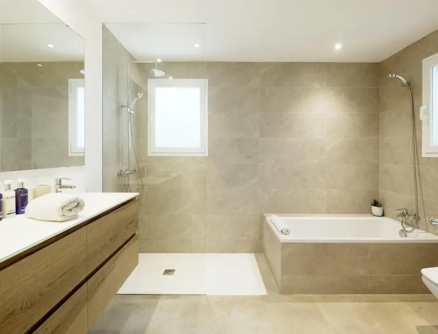 Villa on the Foot of La Font Hills