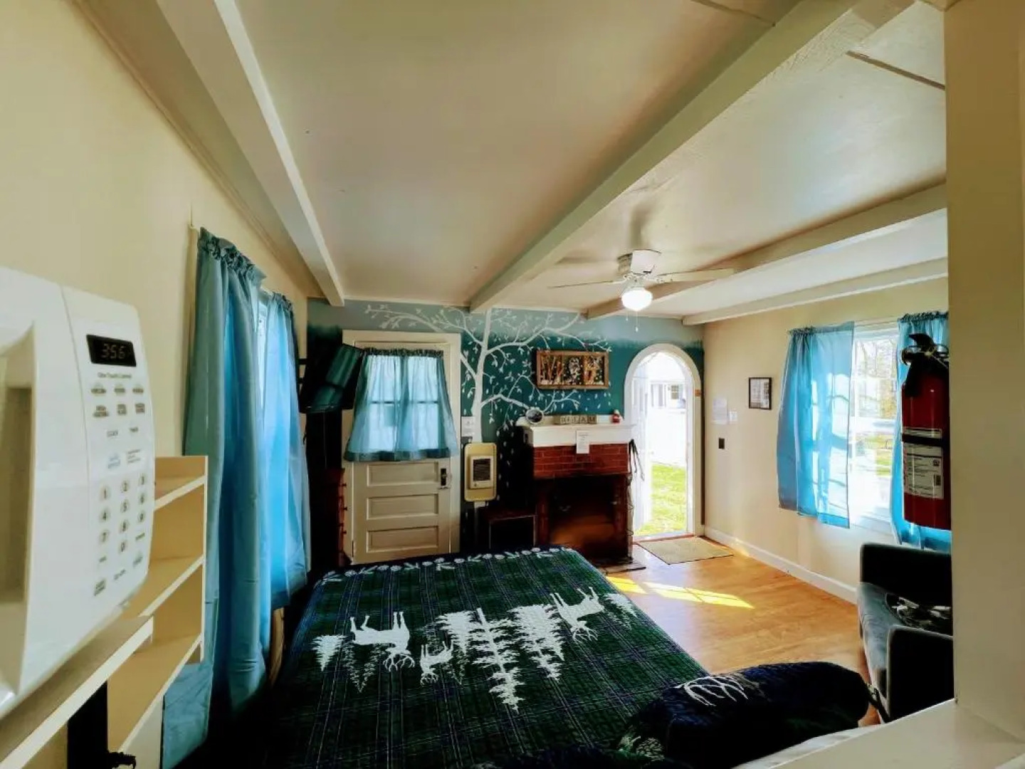 Eden Village Motel & Cottages