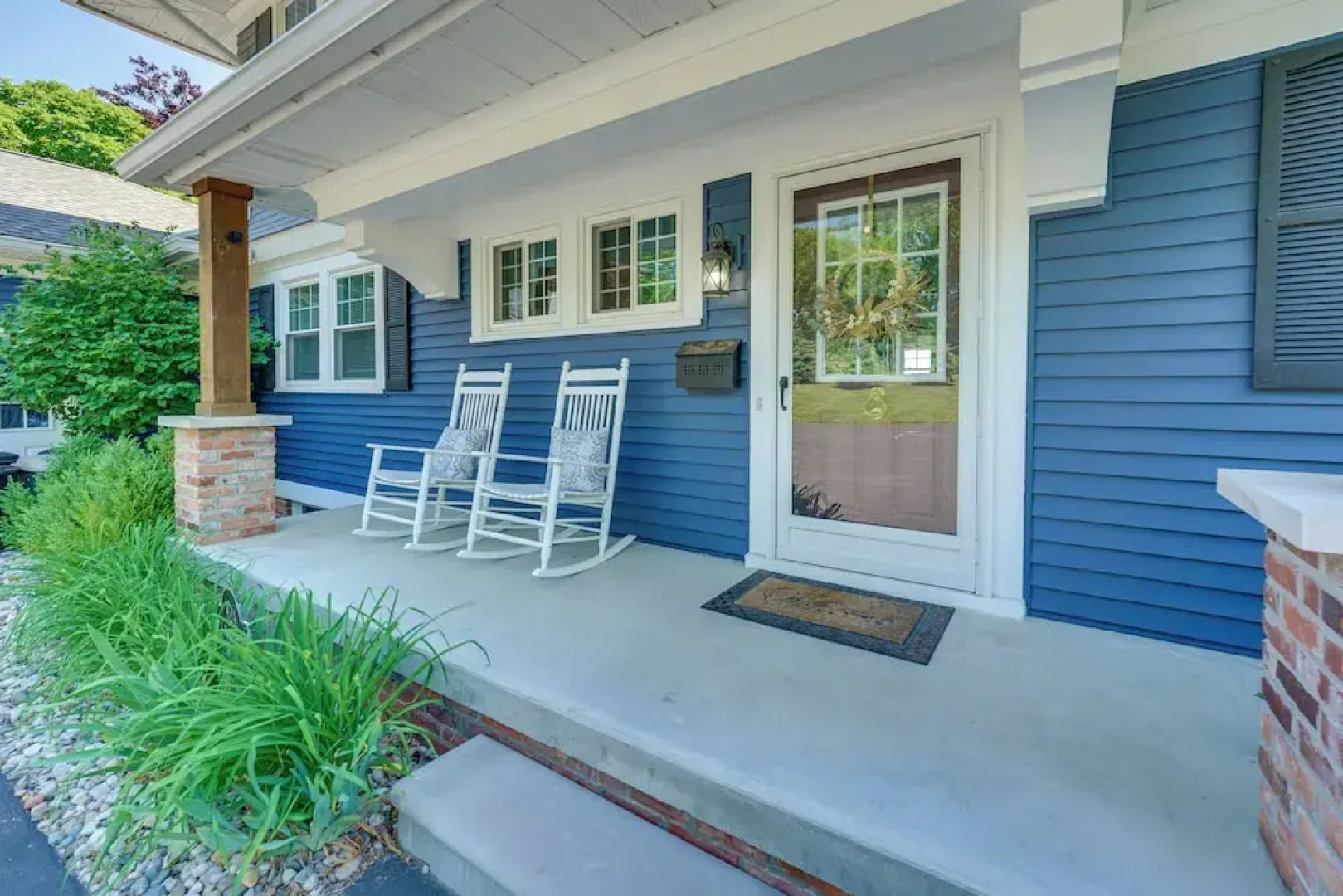 Riverfront St Clair Home - Walk to Downtown!