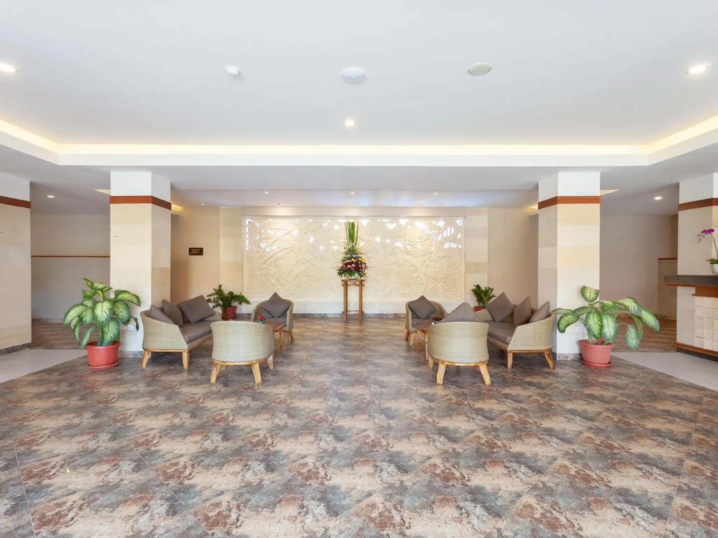 d’Nusa Beach Club and Resort