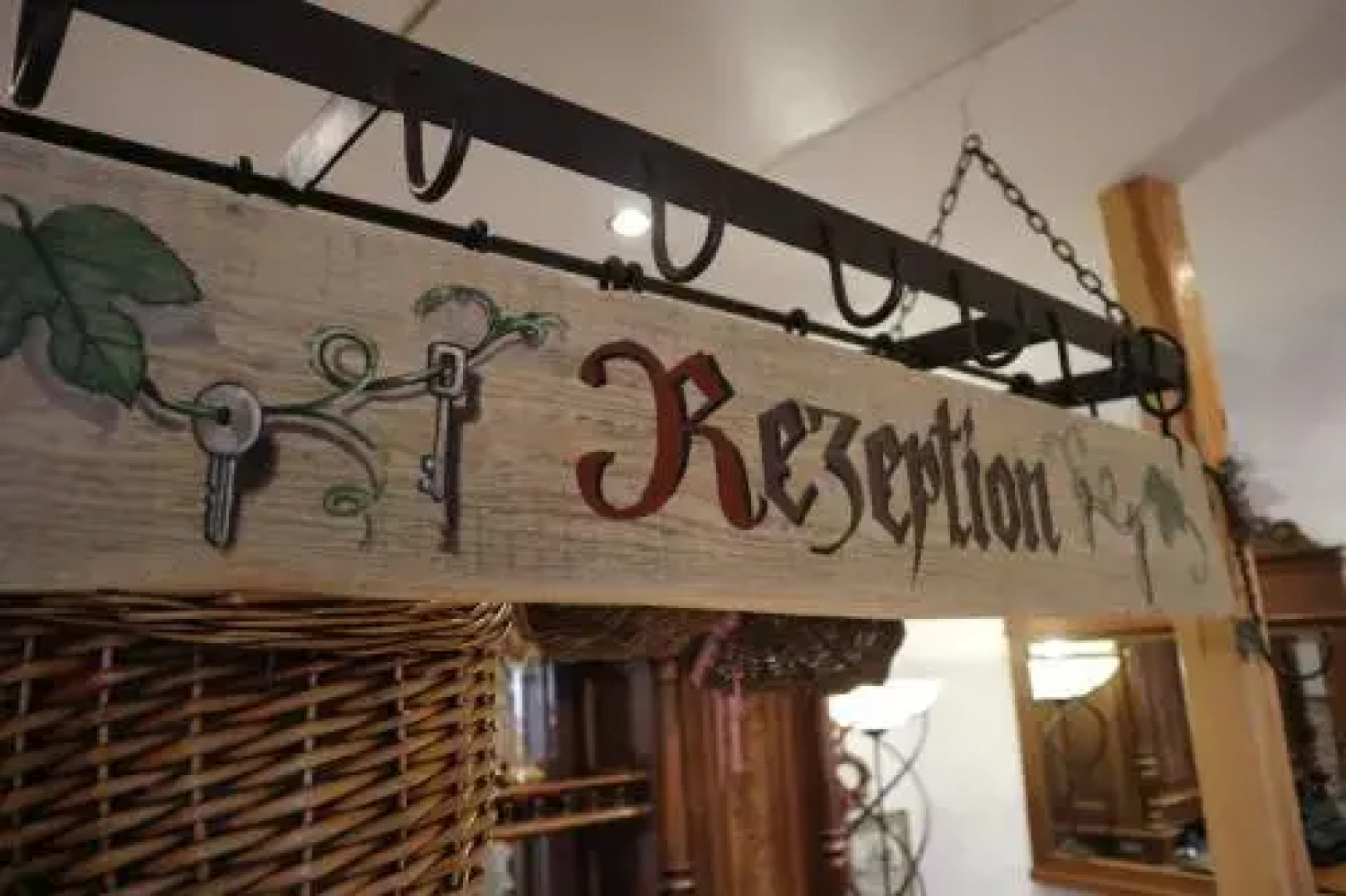 Winzerhäuschen am Brunnen