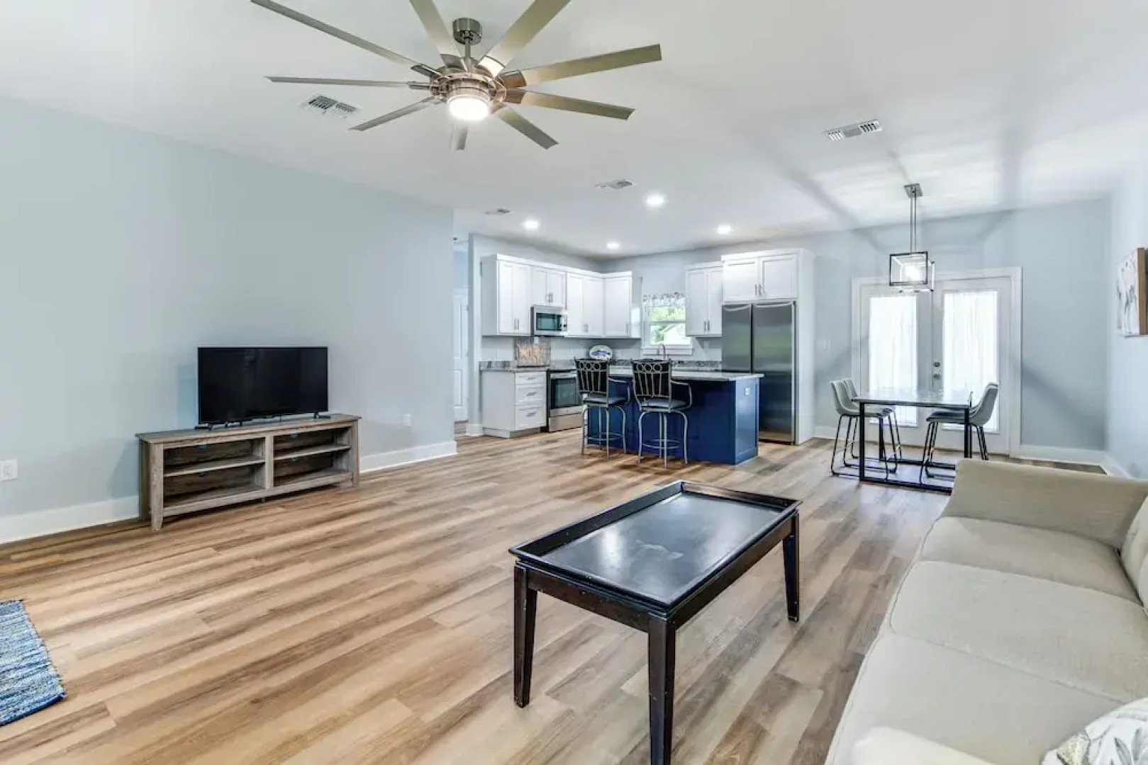 Walk to Beach & Harbor: Dtwn Pass Christian Home