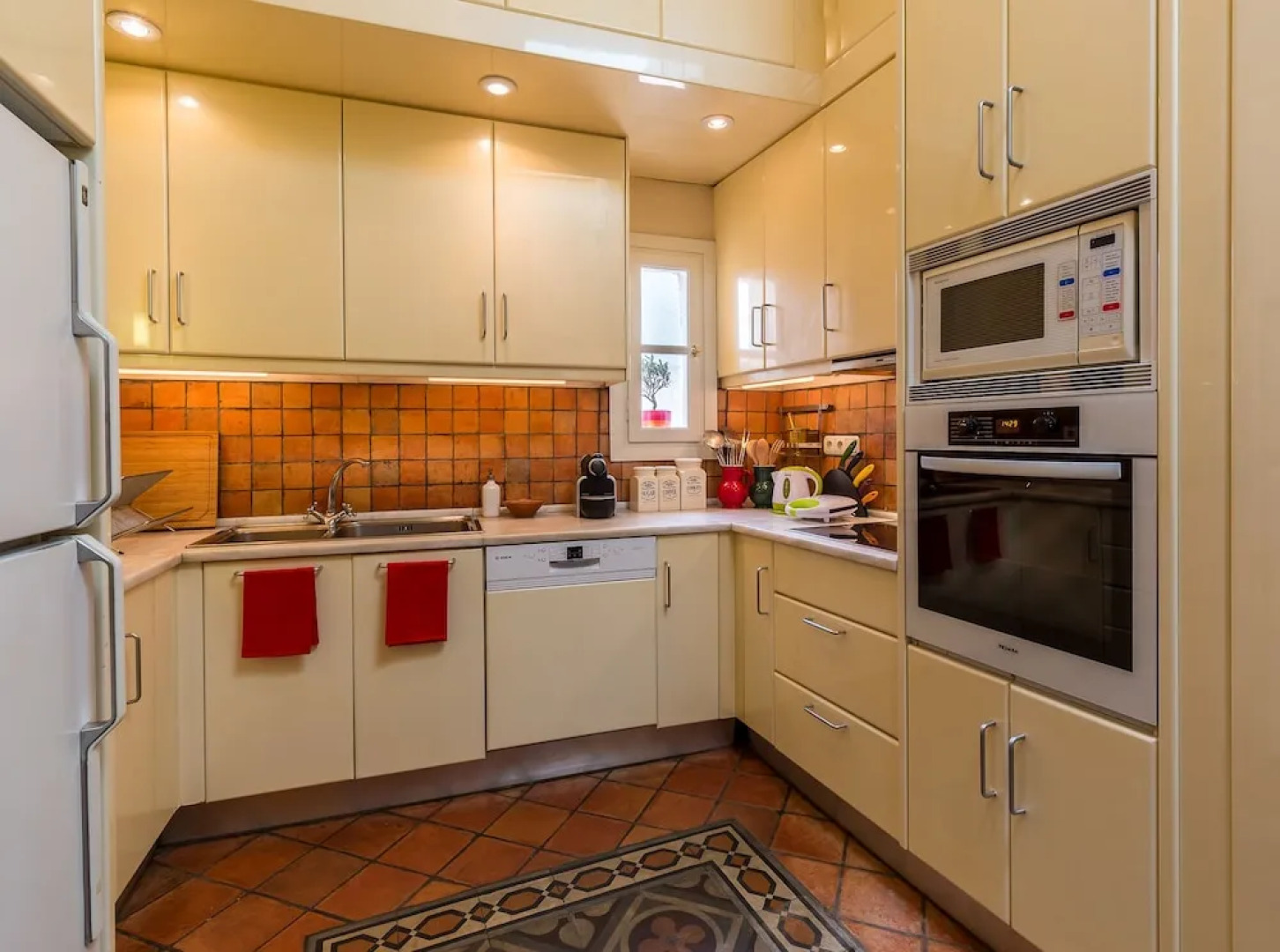 Neoclassical res w/ Acropolis View