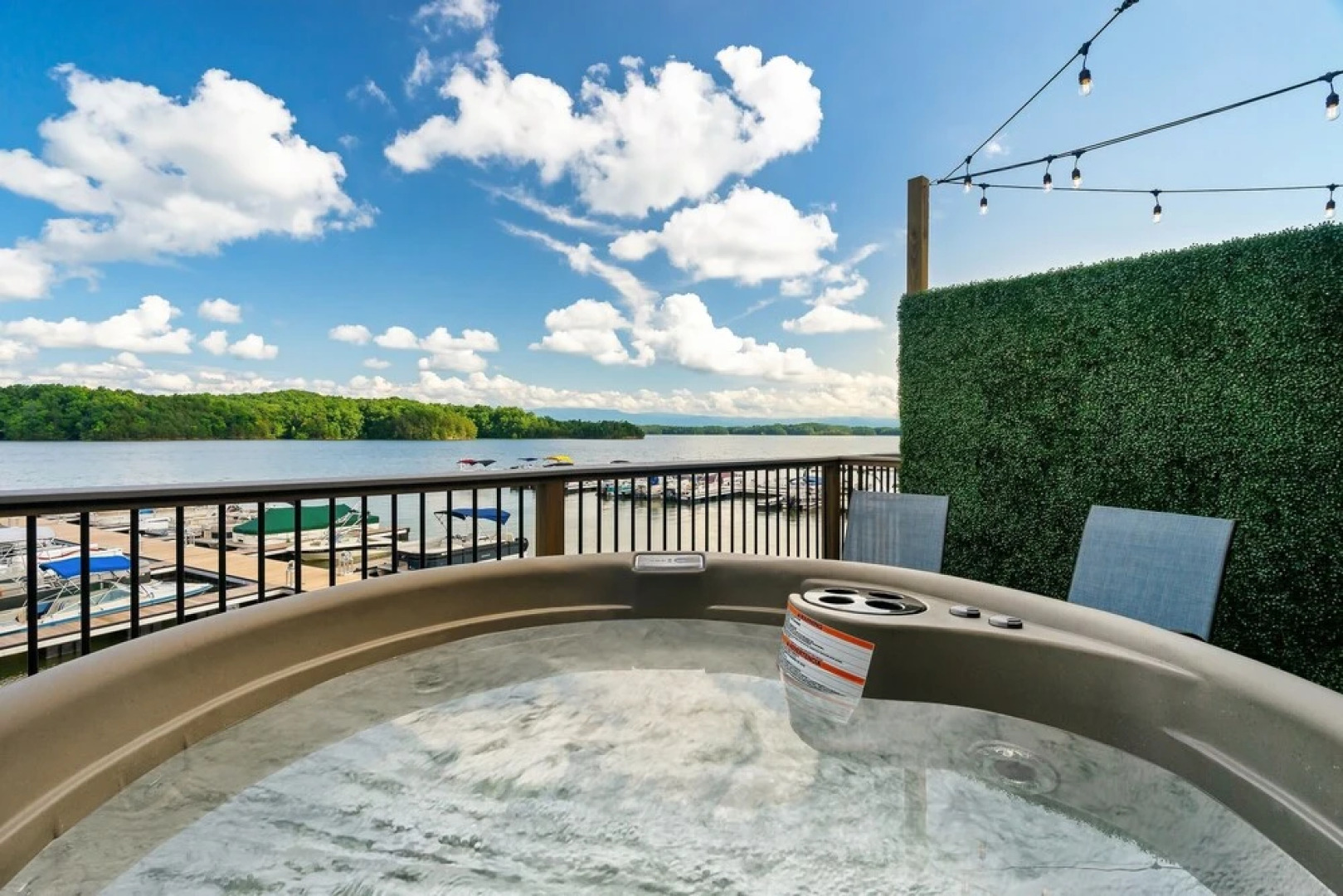 Lake Escape 1 Bedroom Villa by Redawning