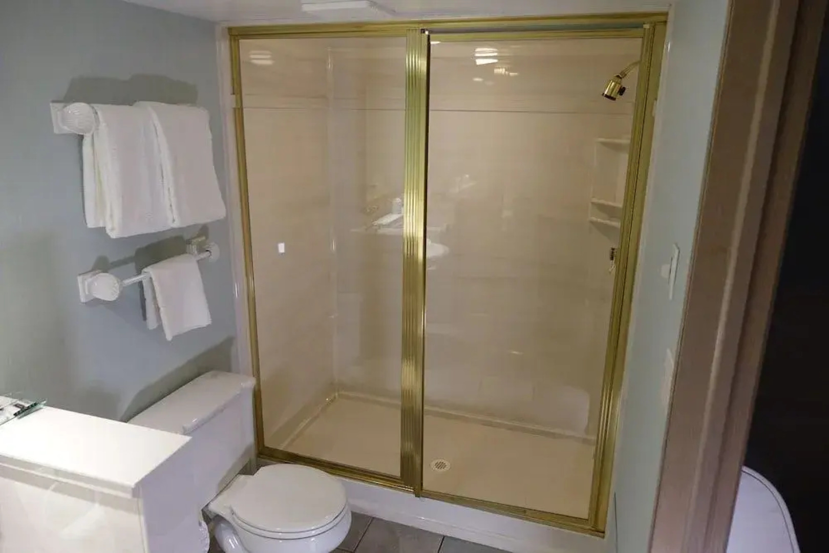 Chateau Louis Hotel & Conference Centre