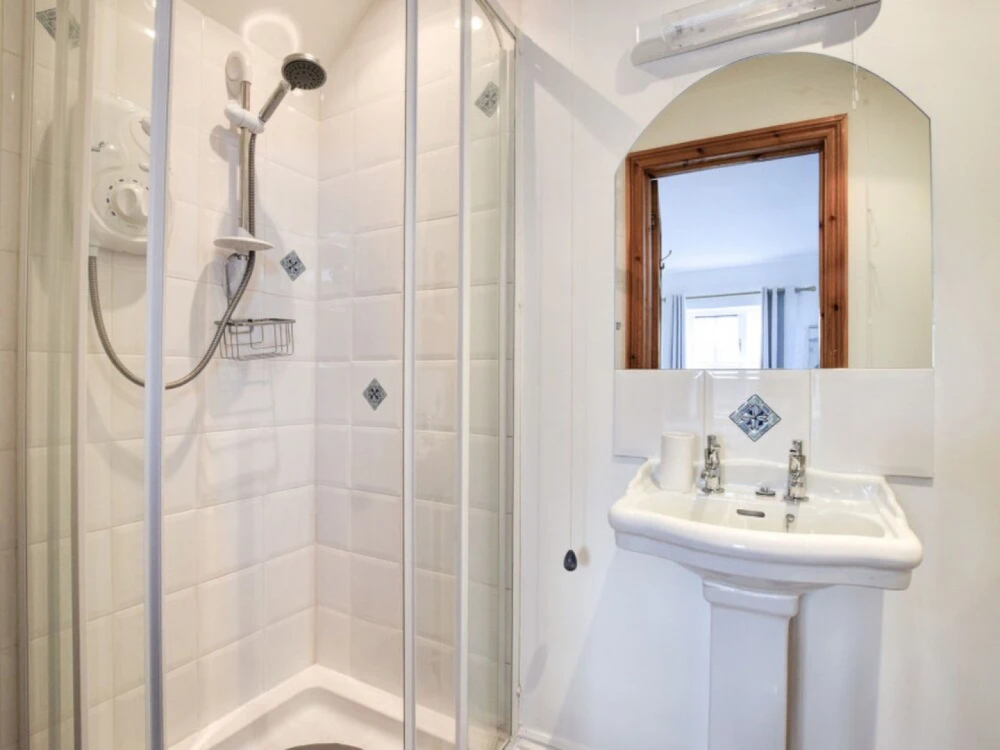 Dau Draeth Dinas Cross