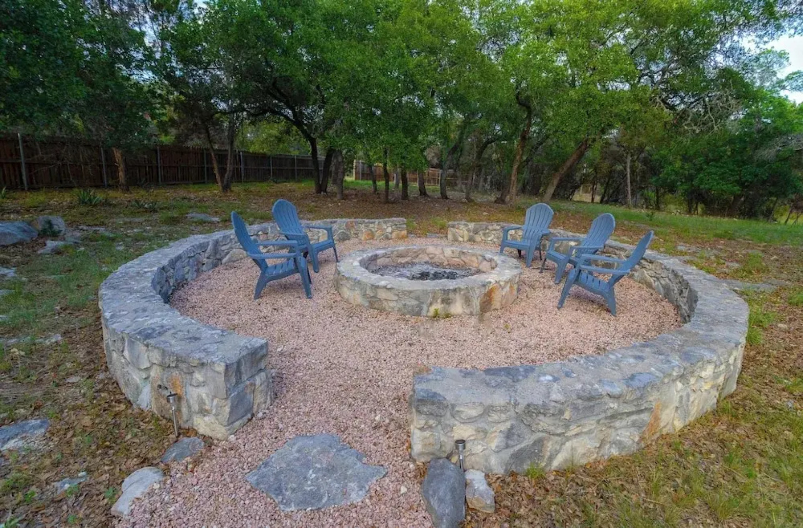Willie's Hill Country Hideaway - Stay for 8 With Hot Tub & Fire Pit