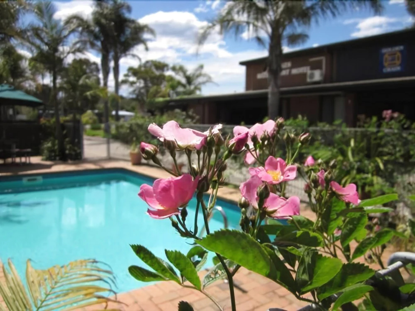 Lakes Waterfront Motel and Cottages
