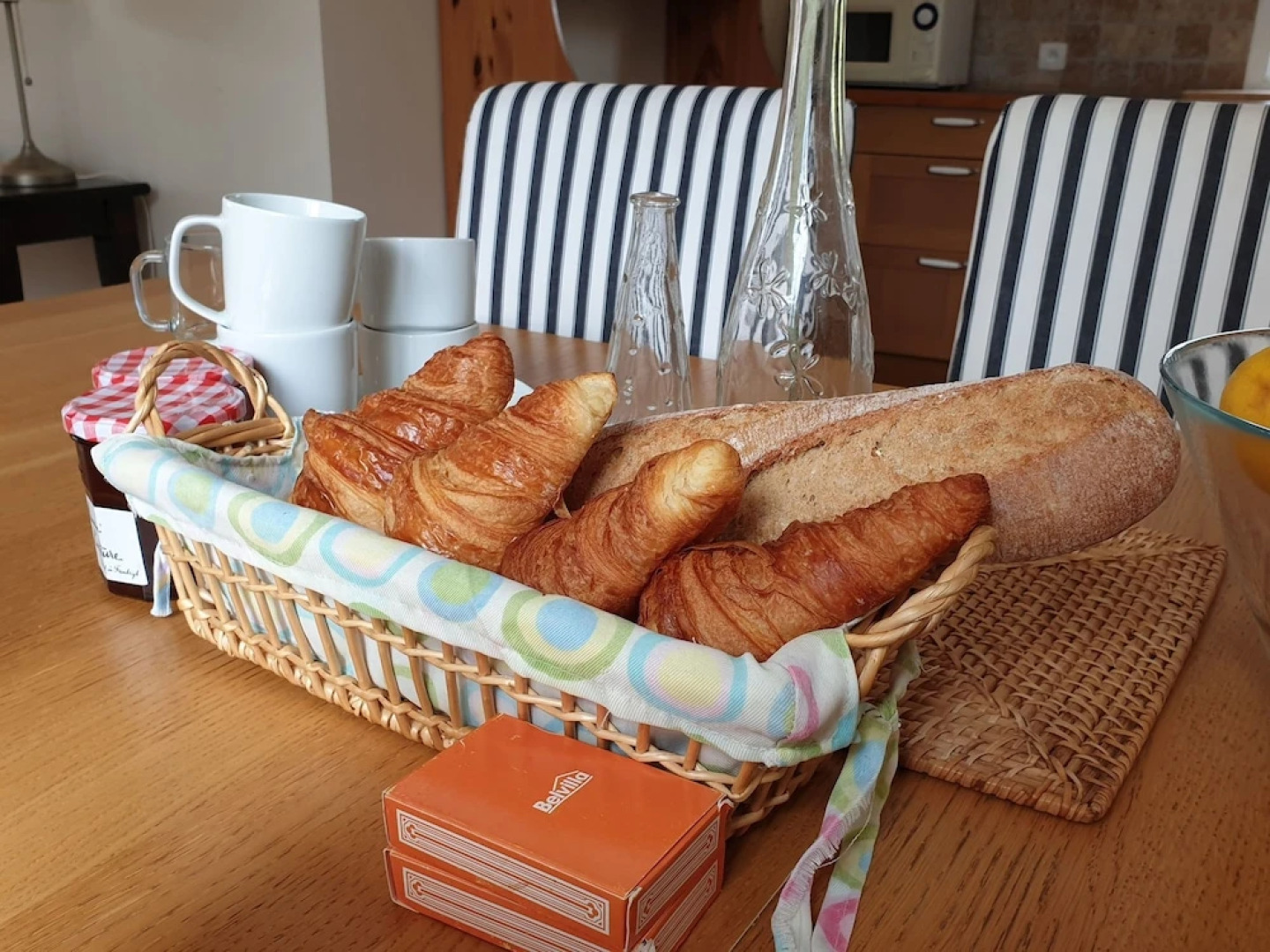 Villa with air-con, heated pool, jacuzzi, fenced garden and kids play equipment