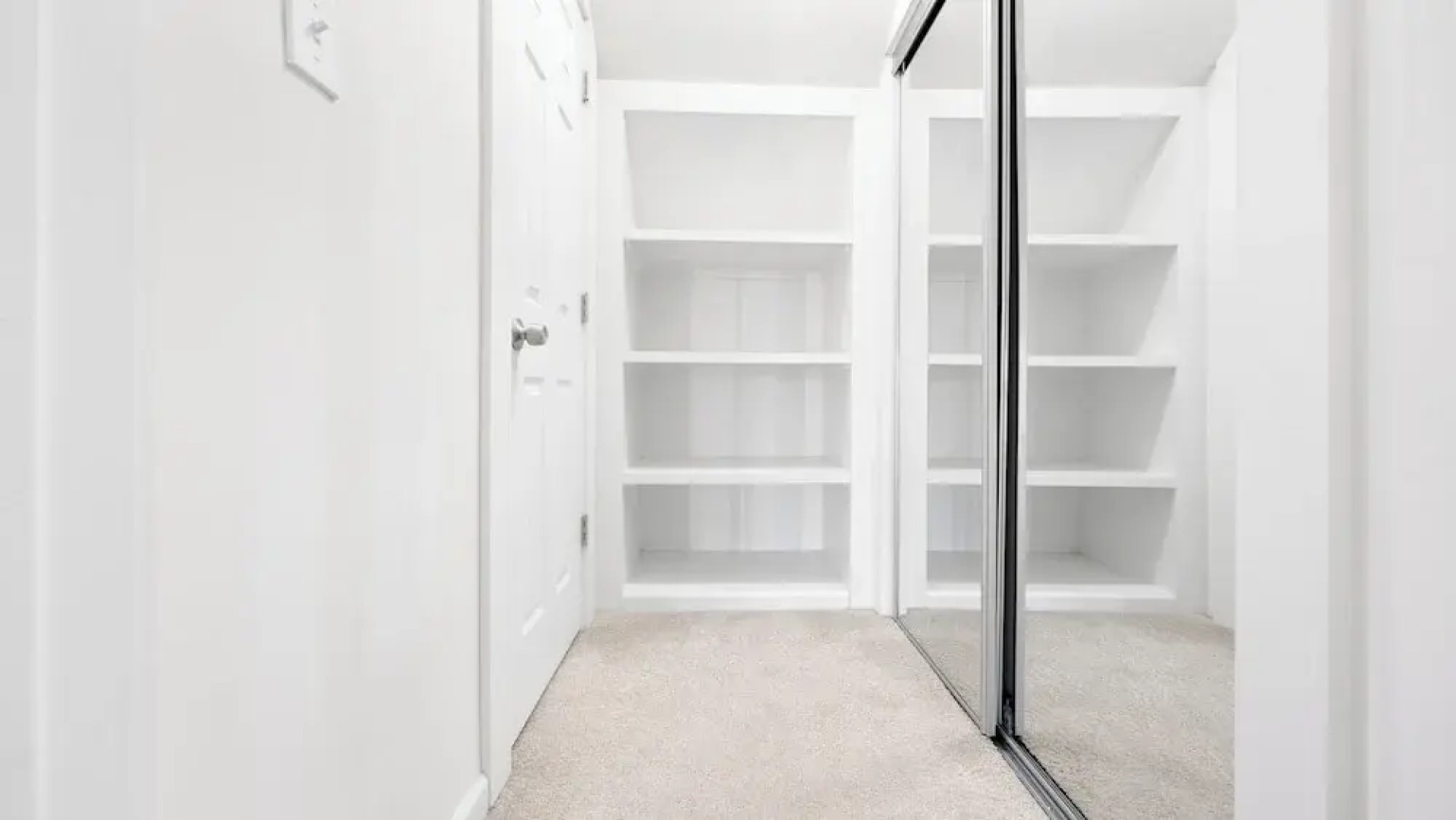 Ultra-Modern Luxe Sleek & Stunning Stay