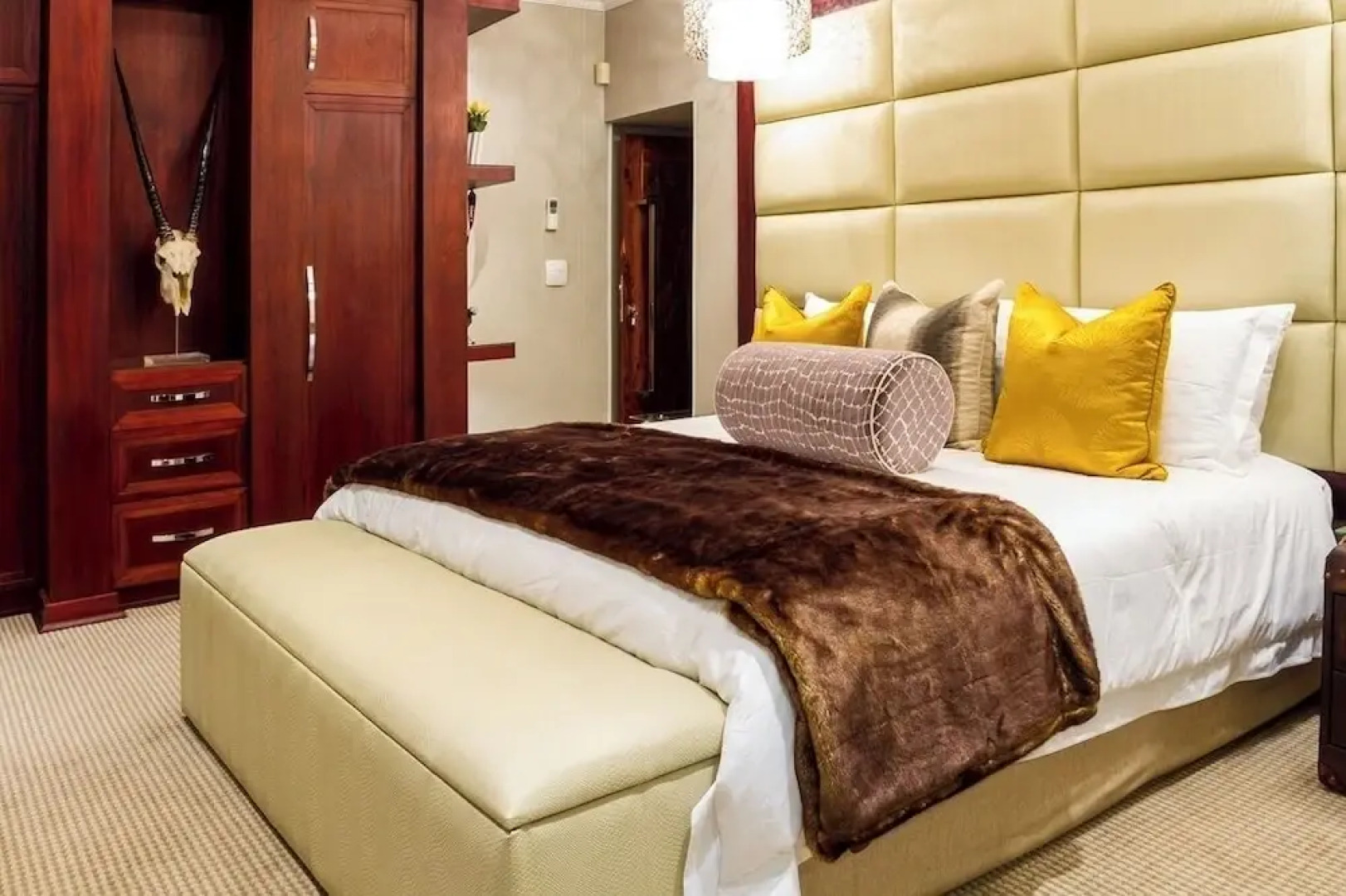 Royal Mukumbura Boutique Hotel